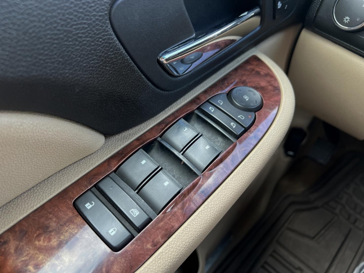 2007 GOLD /Tan Leather Chevrolet Avalanche LS 4WD (3GNFK12387G) with an 5.3L V8 engine, Automatic transmission, located at 506 S. Kingshighway, Cape Girardeau, MO, 63703, (573) 235-5000, 37.294991, -89.553635 - 2007 Chevrolet Avalanche 1500 LS 183xxx miles 4x4 5.3L V8 Automatic Leather Power/Heated Seats Sunroof Cruise Power Windows/Locks/Mirrors We have financing available and we accept trades! Fill out a credit application on our website or come by today! If you have any questions, give us a c - Photo#25