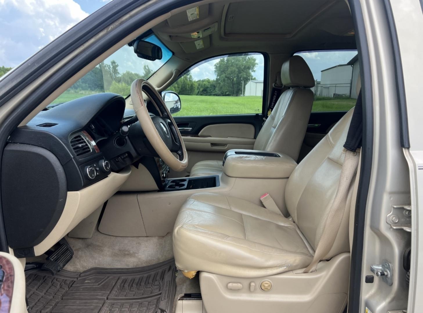 2007 GOLD /Tan Leather Chevrolet Avalanche LS 4WD (3GNFK12387G) with an 5.3L V8 engine, Automatic transmission, located at 506 S. Kingshighway, Cape Girardeau, MO, 63703, (573) 235-5000, 37.294991, -89.553635 - 2007 Chevrolet Avalanche 1500 LS 183xxx miles 4x4 5.3L V8 Automatic Leather Power/Heated Seats Sunroof Cruise Power Windows/Locks/Mirrors We have financing available and we accept trades! Fill out a credit application on our website or come by today! If you have any questions, give us a c - Photo#13