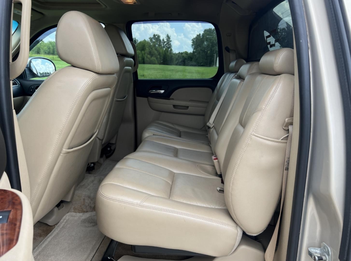2007 GOLD /Tan Leather Chevrolet Avalanche LS 4WD (3GNFK12387G) with an 5.3L V8 engine, Automatic transmission, located at 506 S. Kingshighway, Cape Girardeau, MO, 63703, (573) 235-5000, 37.294991, -89.553635 - 2007 Chevrolet Avalanche 1500 LS 183xxx miles 4x4 5.3L V8 Automatic Leather Power/Heated Seats Sunroof Cruise Power Windows/Locks/Mirrors We have financing available and we accept trades! Fill out a credit application on our website or come by today! If you have any questions, give us a c - Photo#16