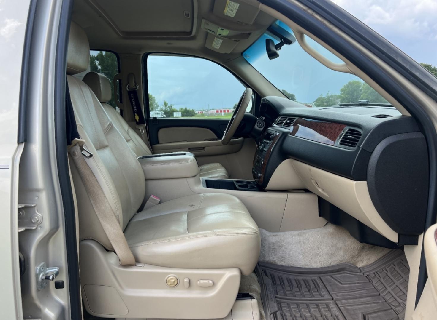 2007 GOLD /Tan Leather Chevrolet Avalanche LS 4WD (3GNFK12387G) with an 5.3L V8 engine, Automatic transmission, located at 506 S. Kingshighway, Cape Girardeau, MO, 63703, (573) 235-5000, 37.294991, -89.553635 - 2007 Chevrolet Avalanche 1500 LS 183xxx miles 4x4 5.3L V8 Automatic Leather Power/Heated Seats Sunroof Cruise Power Windows/Locks/Mirrors We have financing available and we accept trades! Fill out a credit application on our website or come by today! If you have any questions, give us a c - Photo#15
