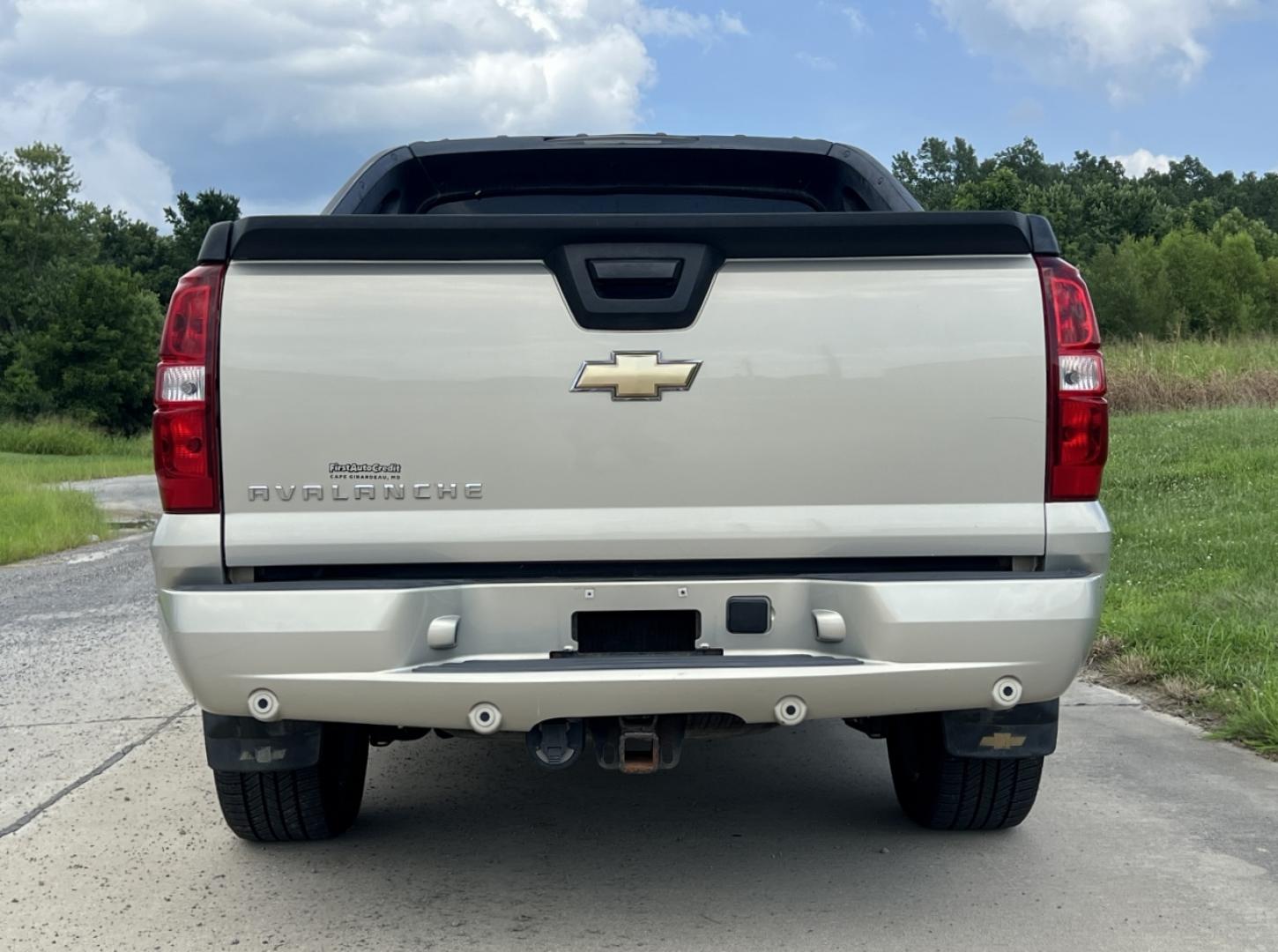 2007 GOLD /Tan Leather Chevrolet Avalanche LS 4WD (3GNFK12387G) with an 5.3L V8 engine, Automatic transmission, located at 506 S. Kingshighway, Cape Girardeau, MO, 63703, (573) 235-5000, 37.294991, -89.553635 - 2007 Chevrolet Avalanche 1500 LS 183xxx miles 4x4 5.3L V8 Automatic Leather Power/Heated Seats Sunroof Cruise Power Windows/Locks/Mirrors We have financing available and we accept trades! Fill out a credit application on our website or come by today! If you have any questions, give us a c - Photo#10