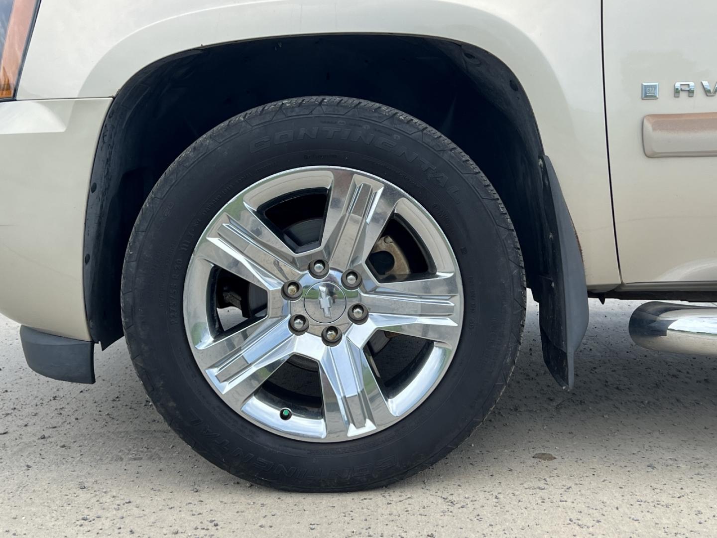 2007 GOLD /Tan Leather Chevrolet Avalanche LS 4WD (3GNFK12387G) with an 5.3L V8 engine, Automatic transmission, located at 506 S. Kingshighway, Cape Girardeau, MO, 63703, (573) 235-5000, 37.294991, -89.553635 - 2007 Chevrolet Avalanche 1500 LS 183xxx miles 4x4 5.3L V8 Automatic Leather Power/Heated Seats Sunroof Cruise Power Windows/Locks/Mirrors We have financing available and we accept trades! Fill out a credit application on our website or come by today! If you have any questions, give us a c - Photo#33