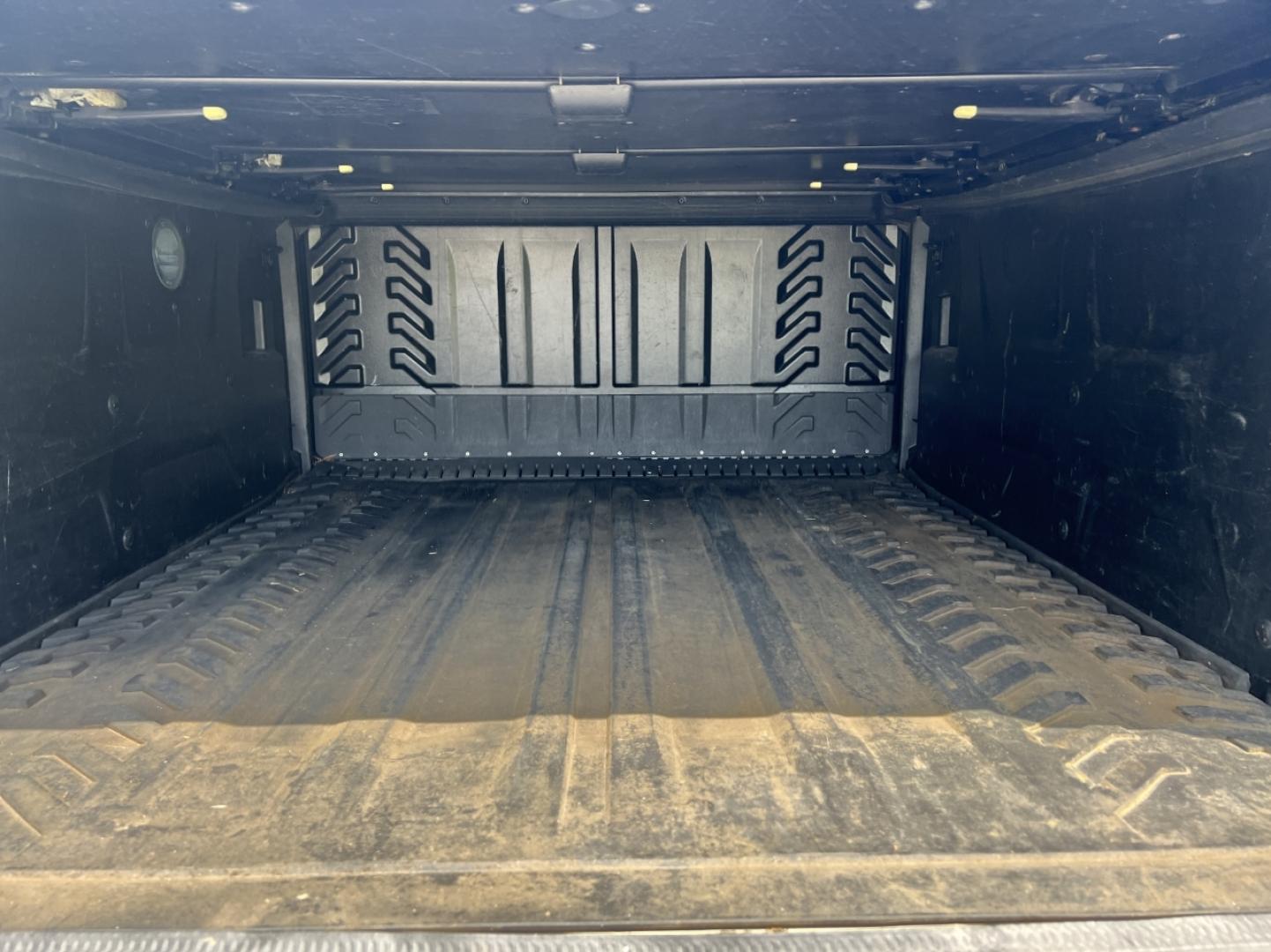 2007 GOLD /Tan Leather Chevrolet Avalanche LS 4WD (3GNFK12387G) with an 5.3L V8 engine, Automatic transmission, located at 506 S. Kingshighway, Cape Girardeau, MO, 63703, (573) 235-5000, 37.294991, -89.553635 - 2007 Chevrolet Avalanche 1500 LS 183xxx miles 4x4 5.3L V8 Automatic Leather Power/Heated Seats Sunroof Cruise Power Windows/Locks/Mirrors We have financing available and we accept trades! Fill out a credit application on our website or come by today! If you have any questions, give us a c - Photo#19