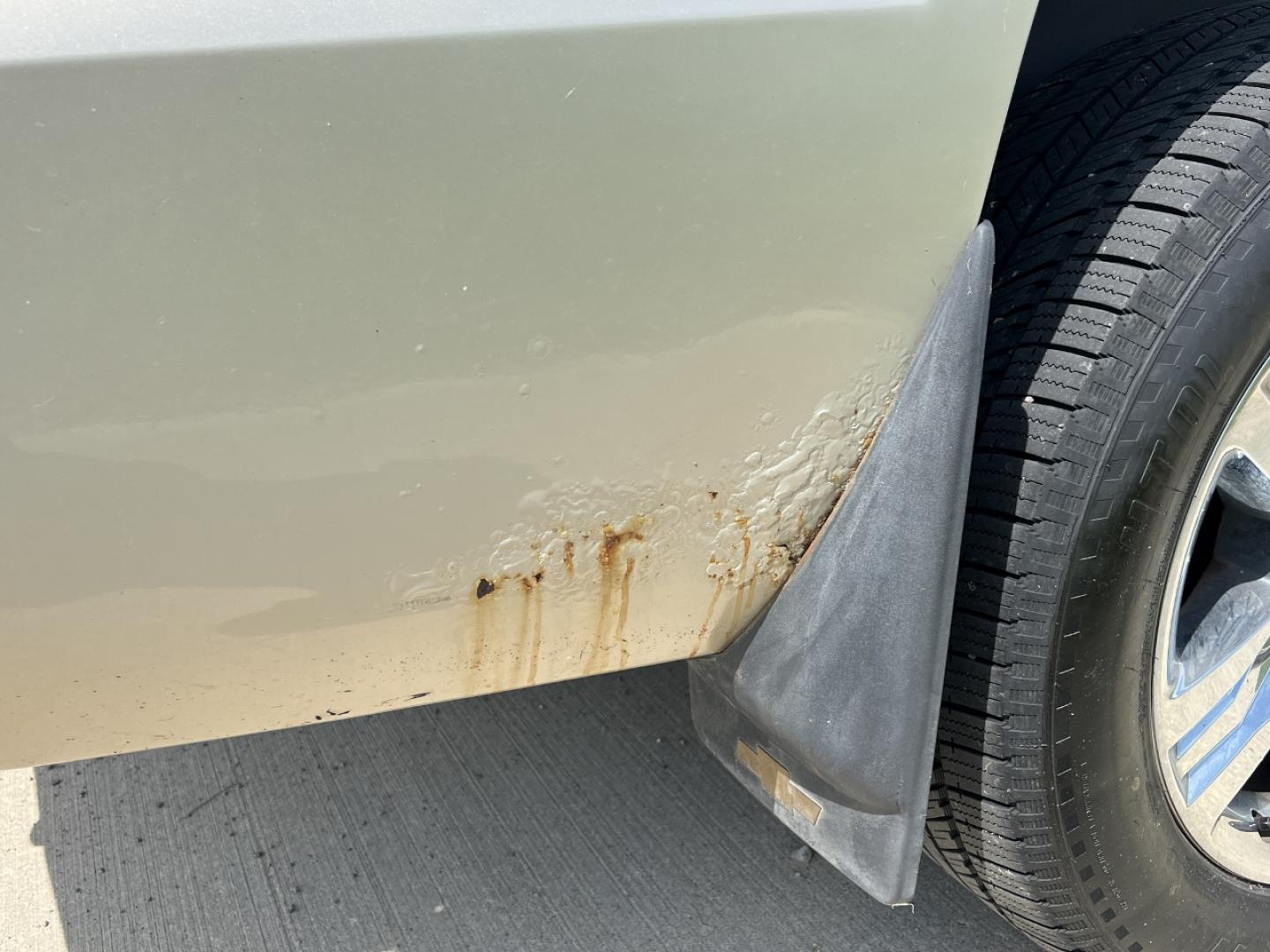 2007 GOLD /Tan Leather Chevrolet Avalanche LS 4WD (3GNFK12387G) with an 5.3L V8 engine, Automatic transmission, located at 506 S. Kingshighway, Cape Girardeau, MO, 63703, (573) 235-5000, 37.294991, -89.553635 - 2007 Chevrolet Avalanche 1500 LS 183xxx miles 4x4 5.3L V8 Automatic Leather Power/Heated Seats Sunroof Cruise Power Windows/Locks/Mirrors We have financing available and we accept trades! Fill out a credit application on our website or come by today! If you have any questions, give us a c - Photo#41