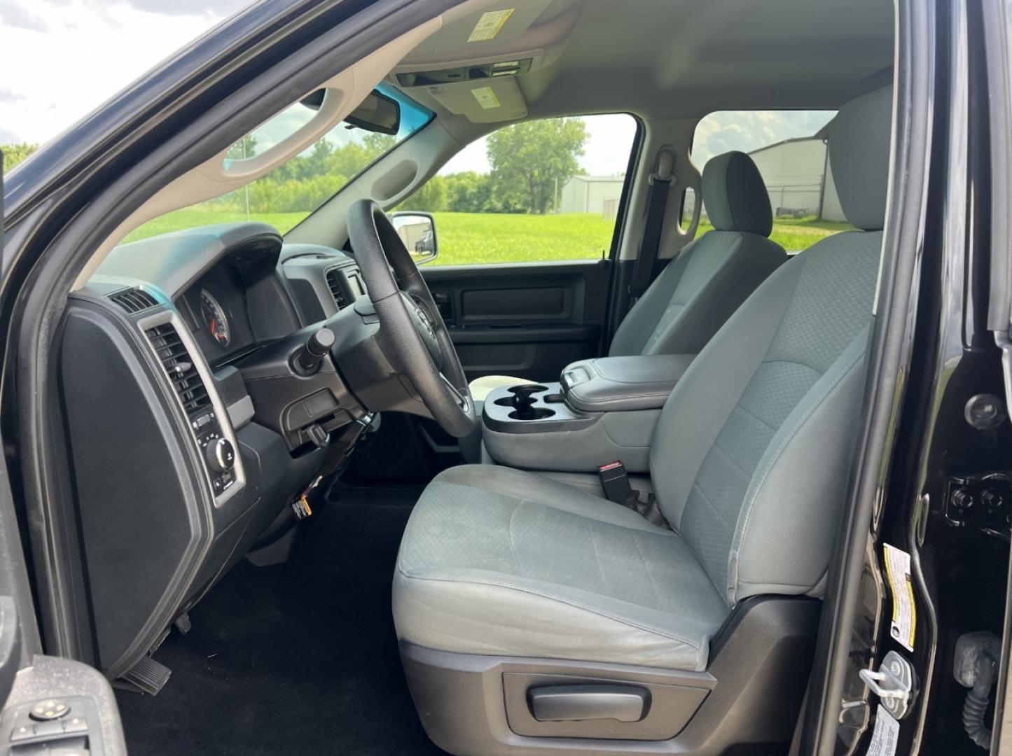 2016 BLACK /Gray Cloth RAM 1500 ST Crew Cab SWB 4WD (3C6RR7KT0GG) with an 5.7L V8 HEMI engine, Automatic transmission, located at 506 S. Kingshighway, Cape Girardeau, MO, 63703, (573) 235-5000, 37.294991, -89.553635 - 2016 Ram 1500 ST 1-Owner 157xxx miles 4x4 5.7L V8 HEMI Automatic Backup Camera Bluetooth Cruise Power Windows/Locks/Mirrors We have financing available and we accept trades! Fill out a credit application on our website or come by today! If you have any questions, give us a call at (573) 2 - Photo#12