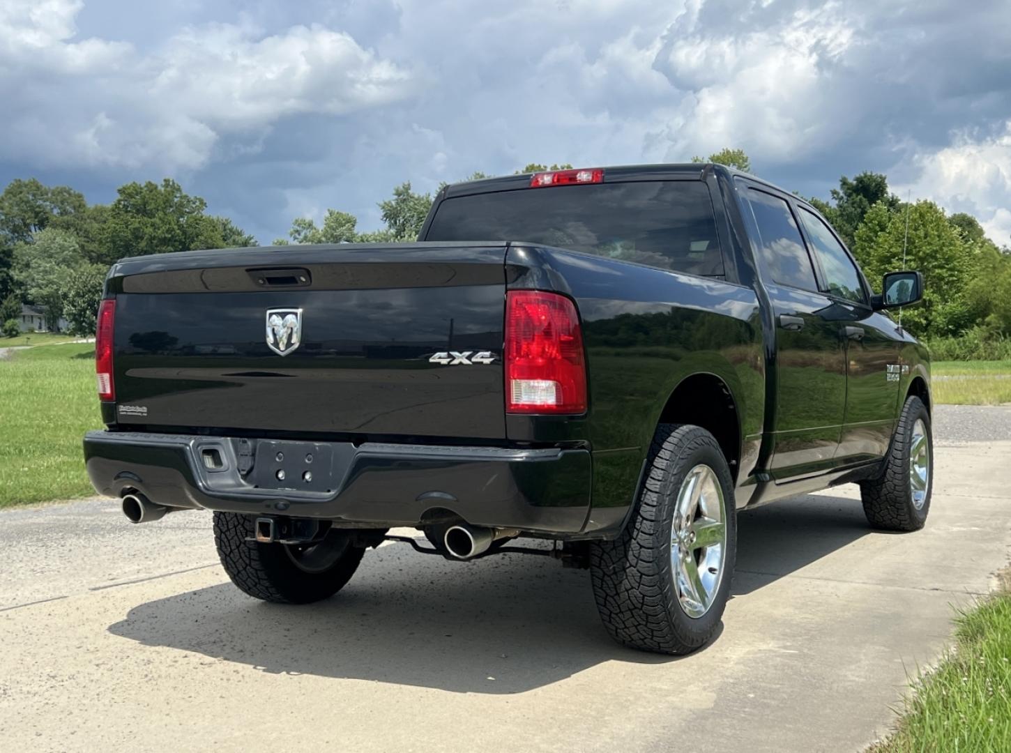 2016 BLACK /Gray Cloth RAM 1500 ST Crew Cab SWB 4WD (3C6RR7KT0GG) with an 5.7L V8 HEMI engine, Automatic transmission, located at 506 S. Kingshighway, Cape Girardeau, MO, 63703, (573) 235-5000, 37.294991, -89.553635 - 2016 Ram 1500 ST 1-Owner 157xxx miles 4x4 5.7L V8 HEMI Automatic Backup Camera Bluetooth Cruise Power Windows/Locks/Mirrors We have financing available and we accept trades! Fill out a credit application on our website or come by today! If you have any questions, give us a call at (573) 2 - Photo#7