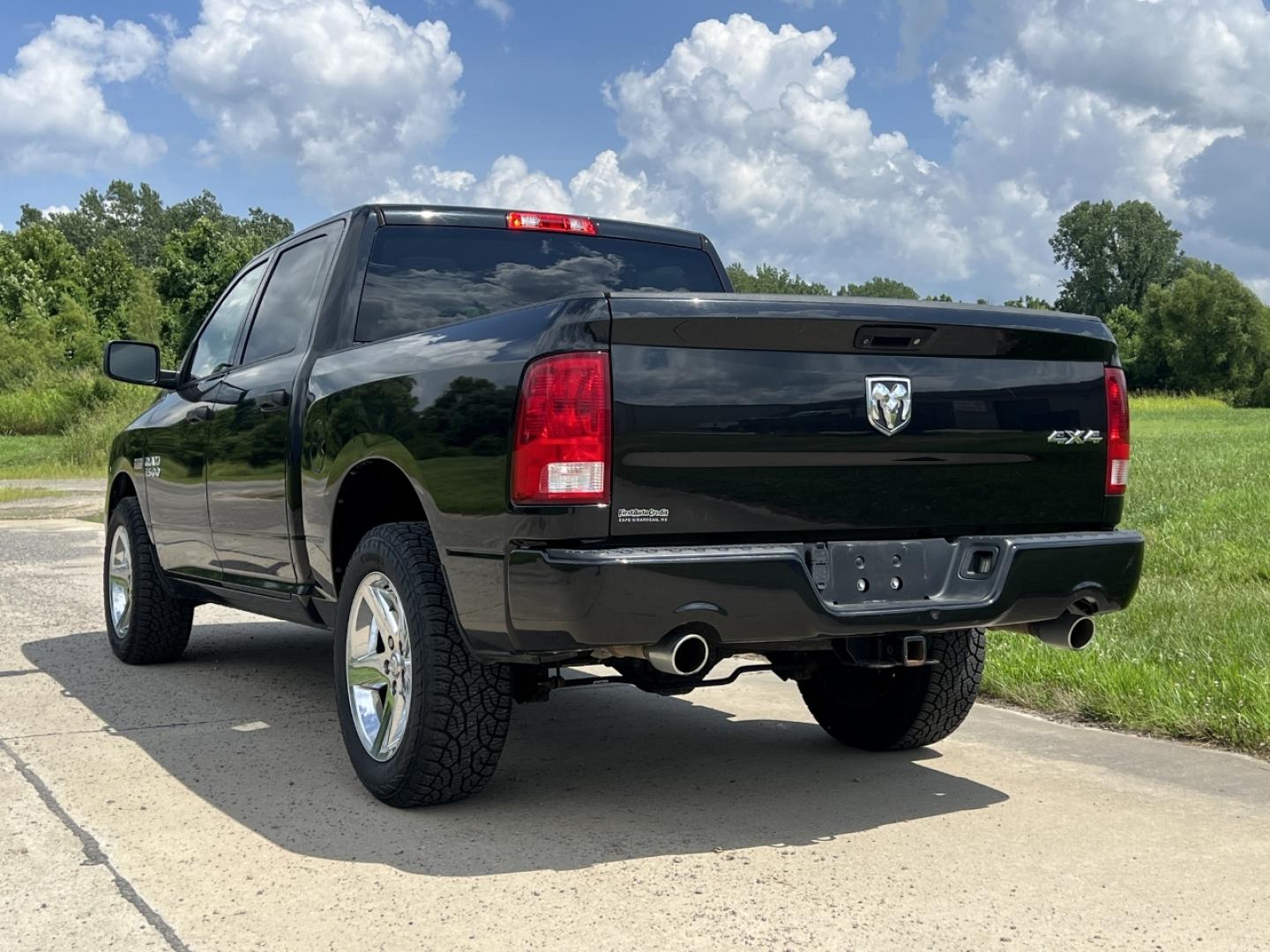 2016 BLACK /Gray Cloth RAM 1500 ST Crew Cab SWB 4WD (3C6RR7KT0GG) with an 5.7L V8 HEMI engine, Automatic transmission, located at 506 S. Kingshighway, Cape Girardeau, MO, 63703, (573) 235-5000, 37.294991, -89.553635 - 2016 Ram 1500 ST 1-Owner 157xxx miles 4x4 5.7L V8 HEMI Automatic Backup Camera Bluetooth Cruise Power Windows/Locks/Mirrors We have financing available and we accept trades! Fill out a credit application on our website or come by today! If you have any questions, give us a call at (573) 2 - Photo#8