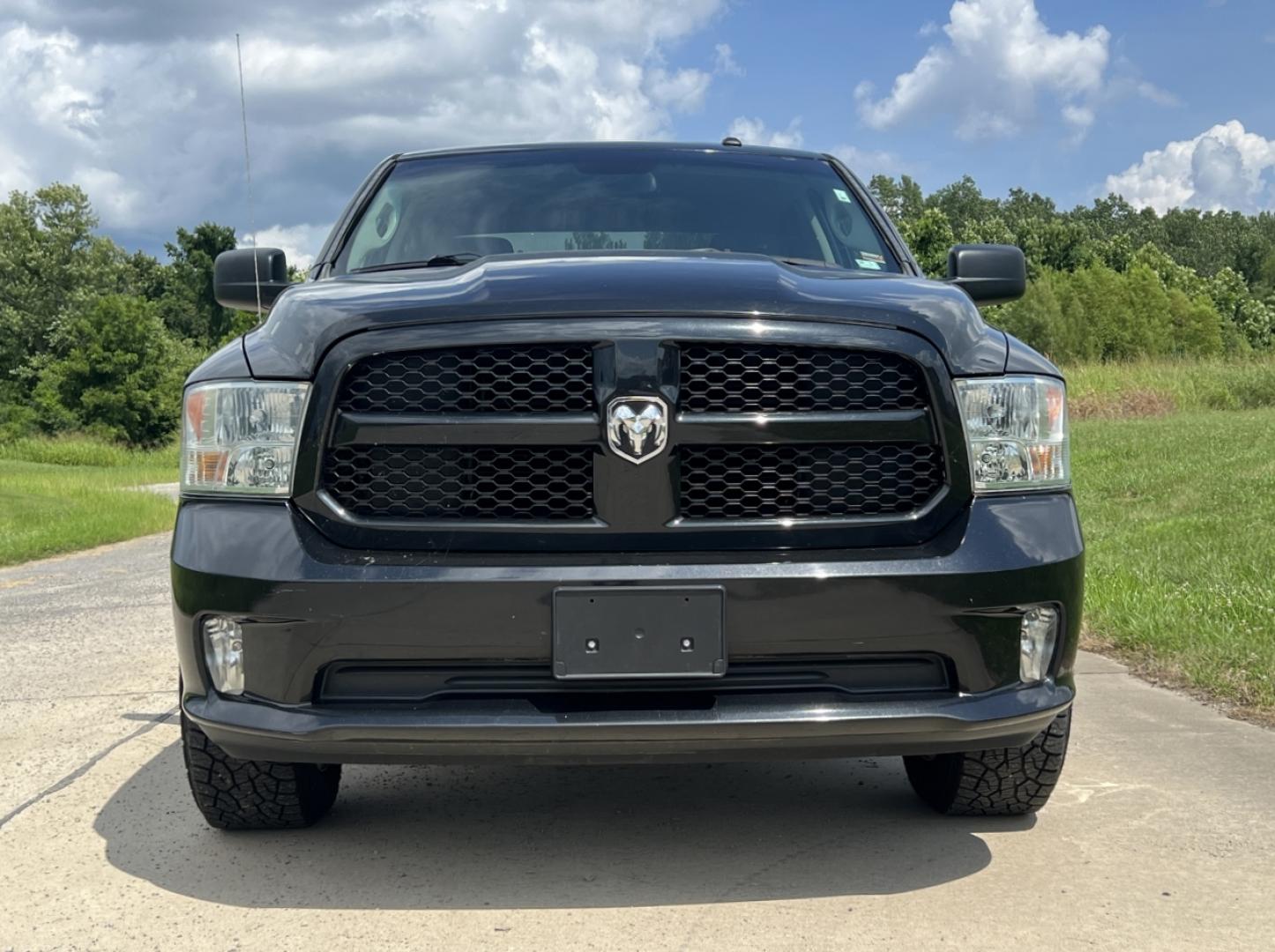 2016 BLACK /Gray Cloth RAM 1500 ST Crew Cab SWB 4WD (3C6RR7KT0GG) with an 5.7L V8 HEMI engine, Automatic transmission, located at 506 S. Kingshighway, Cape Girardeau, MO, 63703, (573) 235-5000, 37.294991, -89.553635 - 2016 Ram 1500 ST 1-Owner 157xxx miles 4x4 5.7L V8 HEMI Automatic Backup Camera Bluetooth Cruise Power Windows/Locks/Mirrors We have financing available and we accept trades! Fill out a credit application on our website or come by today! If you have any questions, give us a call at (573) 2 - Photo#10
