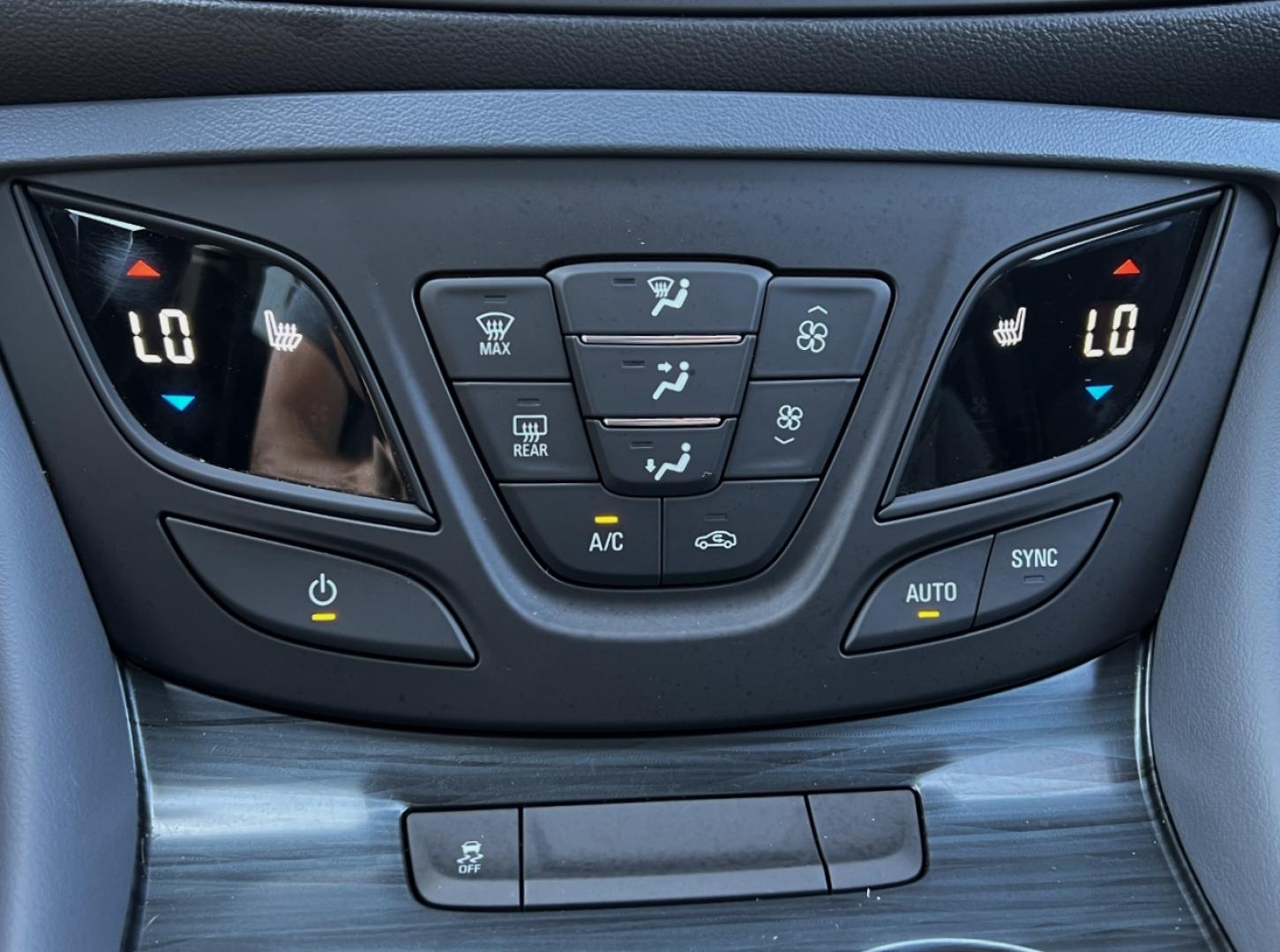 2020 WHITE /Gray Leather Buick Envision Essence AWD (LRBFXCSA0LD) with an 2.5L 4 Cyl. engine, Automatic transmission, located at 506 S. Kingshighway, Cape Girardeau, MO, 63703, (573) 235-5000, 37.294991, -89.553635 - 2020 Buick Envision Essence 1-Owner Only 48xxx miles Front Wheel Drive 2.5L 4 Cyl. Automatic Leather Backup Camera Power/Heated Seats Heated Rear Seats Heated Steering Wheel Bluetooth Remote Start Cruise Power Windows/Locks/Mirrors We have financing available and we accept trades! Fil - Photo#3