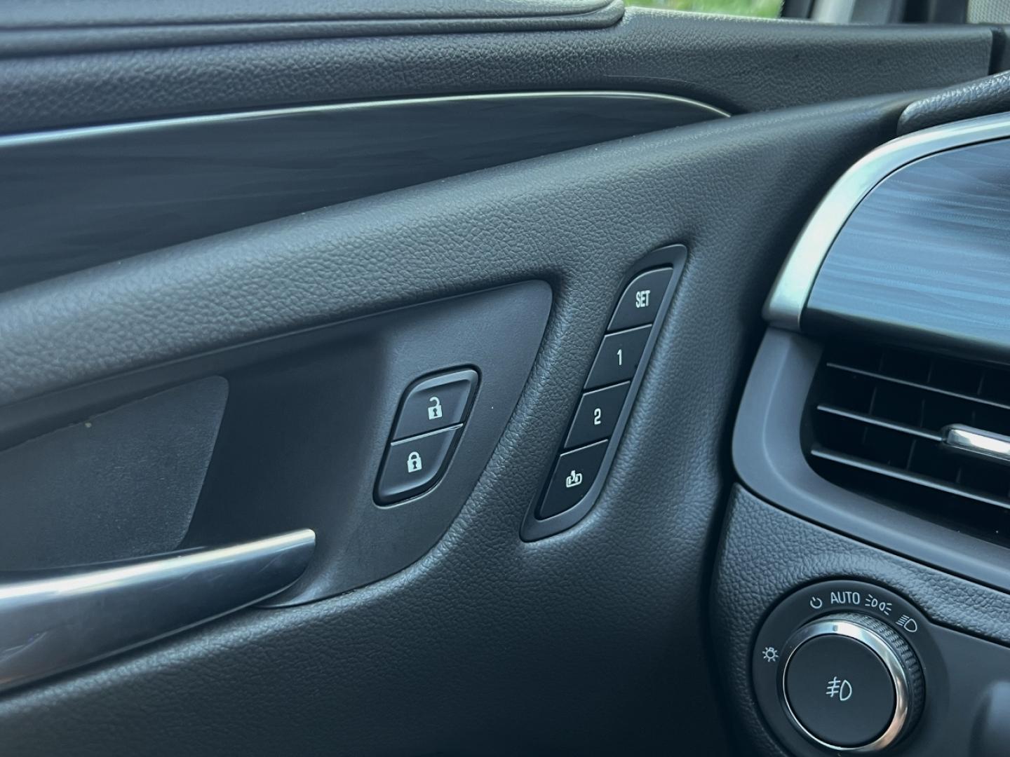 2020 WHITE /Gray Leather Buick Envision Essence AWD (LRBFXCSA0LD) with an 2.5L 4 Cyl. engine, Automatic transmission, located at 506 S. Kingshighway, Cape Girardeau, MO, 63703, (573) 235-5000, 37.294991, -89.553635 - 2020 Buick Envision Essence 1-Owner Only 48xxx miles Front Wheel Drive 2.5L 4 Cyl. Automatic Leather Backup Camera Power/Heated Seats Heated Rear Seats Heated Steering Wheel Bluetooth Remote Start Cruise Power Windows/Locks/Mirrors We have financing available and we accept trades! Fil - Photo#30