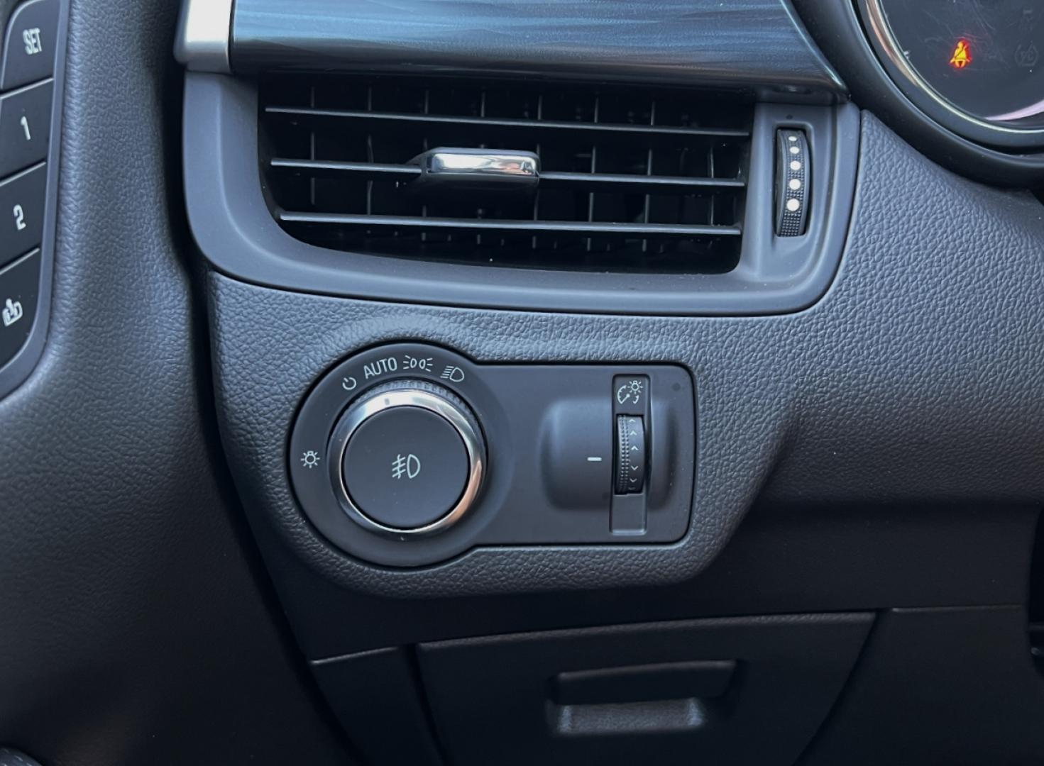 2020 WHITE /Gray Leather Buick Envision Essence AWD (LRBFXCSA0LD) with an 2.5L 4 Cyl. engine, Automatic transmission, located at 506 S. Kingshighway, Cape Girardeau, MO, 63703, (573) 235-5000, 37.294991, -89.553635 - 2020 Buick Envision Essence 1-Owner Only 48xxx miles Front Wheel Drive 2.5L 4 Cyl. Automatic Leather Backup Camera Power/Heated Seats Heated Rear Seats Heated Steering Wheel Bluetooth Remote Start Cruise Power Windows/Locks/Mirrors We have financing available and we accept trades! Fil - Photo#31