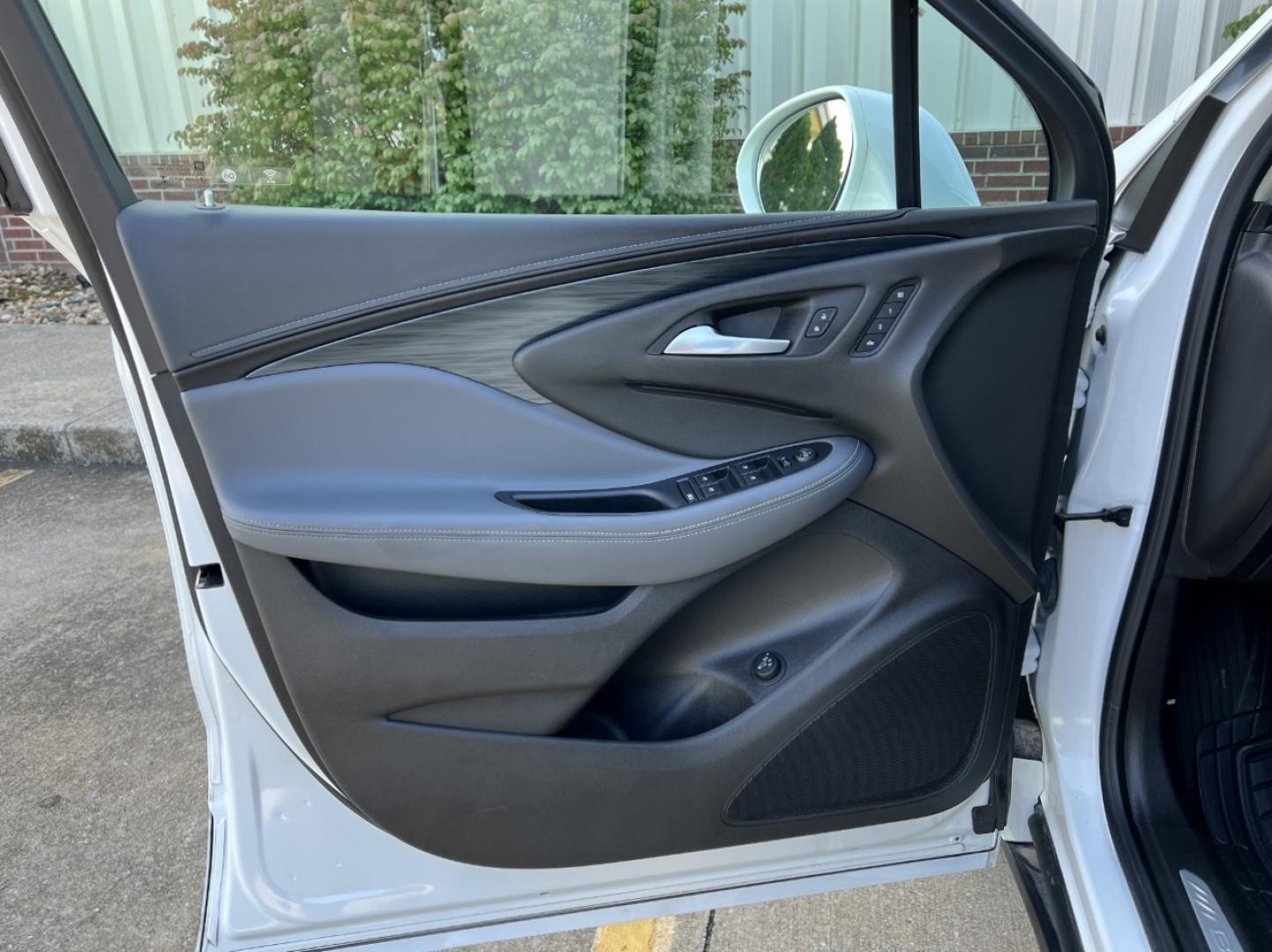 2020 WHITE /Gray Leather Buick Envision Essence AWD (LRBFXCSA0LD) with an 2.5L 4 Cyl. engine, Automatic transmission, located at 506 S. Kingshighway, Cape Girardeau, MO, 63703, (573) 235-5000, 37.294991, -89.553635 - 2020 Buick Envision Essence 1-Owner Only 48xxx miles Front Wheel Drive 2.5L 4 Cyl. Automatic Leather Backup Camera Power/Heated Seats Heated Rear Seats Heated Steering Wheel Bluetooth Remote Start Cruise Power Windows/Locks/Mirrors We have financing available and we accept trades! Fil - Photo#14
