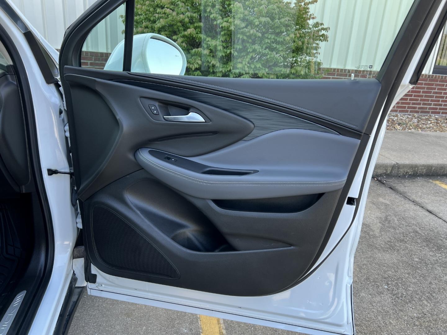 2020 WHITE /Gray Leather Buick Envision Essence AWD (LRBFXCSA0LD) with an 2.5L 4 Cyl. engine, Automatic transmission, located at 506 S. Kingshighway, Cape Girardeau, MO, 63703, (573) 235-5000, 37.294991, -89.553635 - 2020 Buick Envision Essence 1-Owner Only 48xxx miles Front Wheel Drive 2.5L 4 Cyl. Automatic Leather Backup Camera Power/Heated Seats Heated Rear Seats Heated Steering Wheel Bluetooth Remote Start Cruise Power Windows/Locks/Mirrors We have financing available and we accept trades! Fil - Photo#16