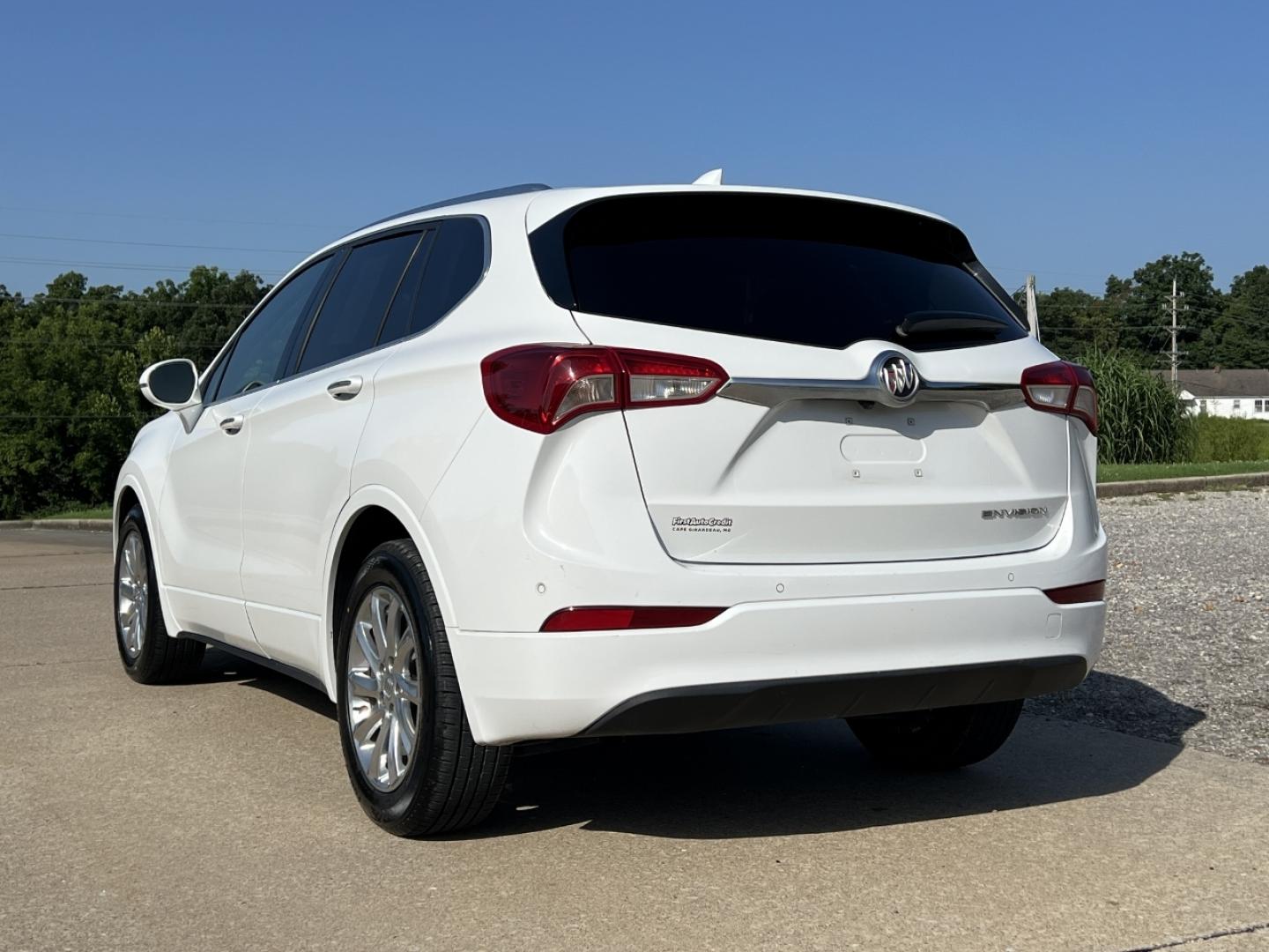 2020 WHITE /Gray Leather Buick Envision Essence AWD (LRBFXCSA0LD) with an 2.5L 4 Cyl. engine, Automatic transmission, located at 506 S. Kingshighway, Cape Girardeau, MO, 63703, (573) 235-5000, 37.294991, -89.553635 - 2020 Buick Envision Essence 1-Owner Only 48xxx miles Front Wheel Drive 2.5L 4 Cyl. Automatic Leather Backup Camera Power/Heated Seats Heated Rear Seats Heated Steering Wheel Bluetooth Remote Start Cruise Power Windows/Locks/Mirrors We have financing available and we accept trades! Fil - Photo#11
