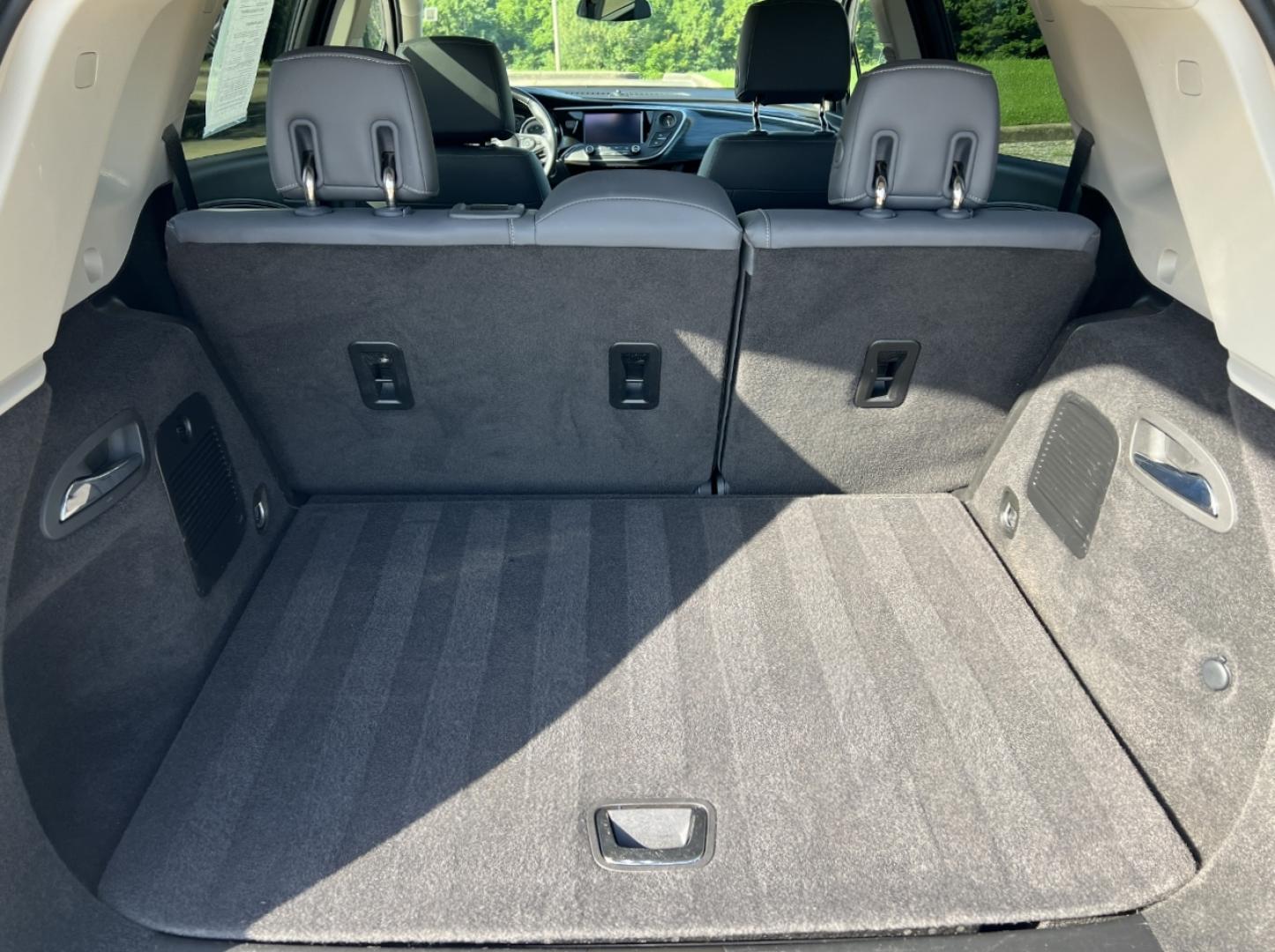 2020 WHITE /Gray Leather Buick Envision Essence AWD (LRBFXCSA0LD) with an 2.5L 4 Cyl. engine, Automatic transmission, located at 506 S. Kingshighway, Cape Girardeau, MO, 63703, (573) 235-5000, 37.294991, -89.553635 - 2020 Buick Envision Essence 1-Owner Only 48xxx miles Front Wheel Drive 2.5L 4 Cyl. Automatic Leather Backup Camera Power/Heated Seats Heated Rear Seats Heated Steering Wheel Bluetooth Remote Start Cruise Power Windows/Locks/Mirrors We have financing available and we accept trades! Fil - Photo#21