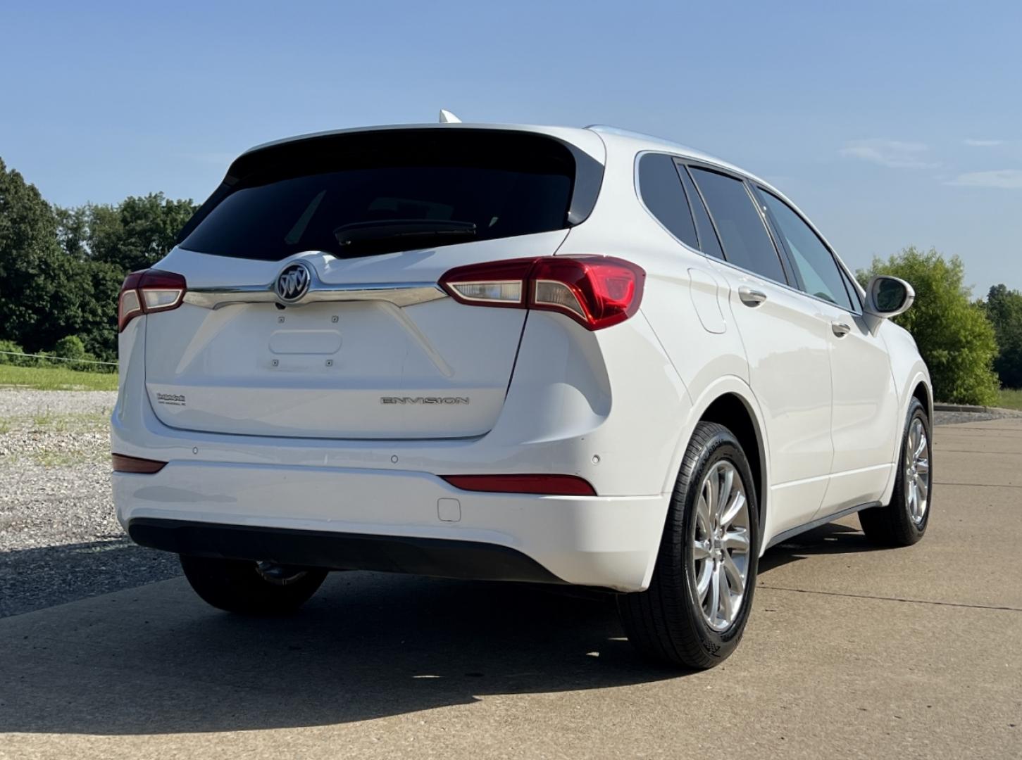 2020 WHITE /Gray Leather Buick Envision Essence AWD (LRBFXCSA0LD) with an 2.5L 4 Cyl. engine, Automatic transmission, located at 506 S. Kingshighway, Cape Girardeau, MO, 63703, (573) 235-5000, 37.294991, -89.553635 - 2020 Buick Envision Essence 1-Owner Only 48xxx miles Front Wheel Drive 2.5L 4 Cyl. Automatic Leather Backup Camera Power/Heated Seats Heated Rear Seats Heated Steering Wheel Bluetooth Remote Start Cruise Power Windows/Locks/Mirrors We have financing available and we accept trades! Fil - Photo#10
