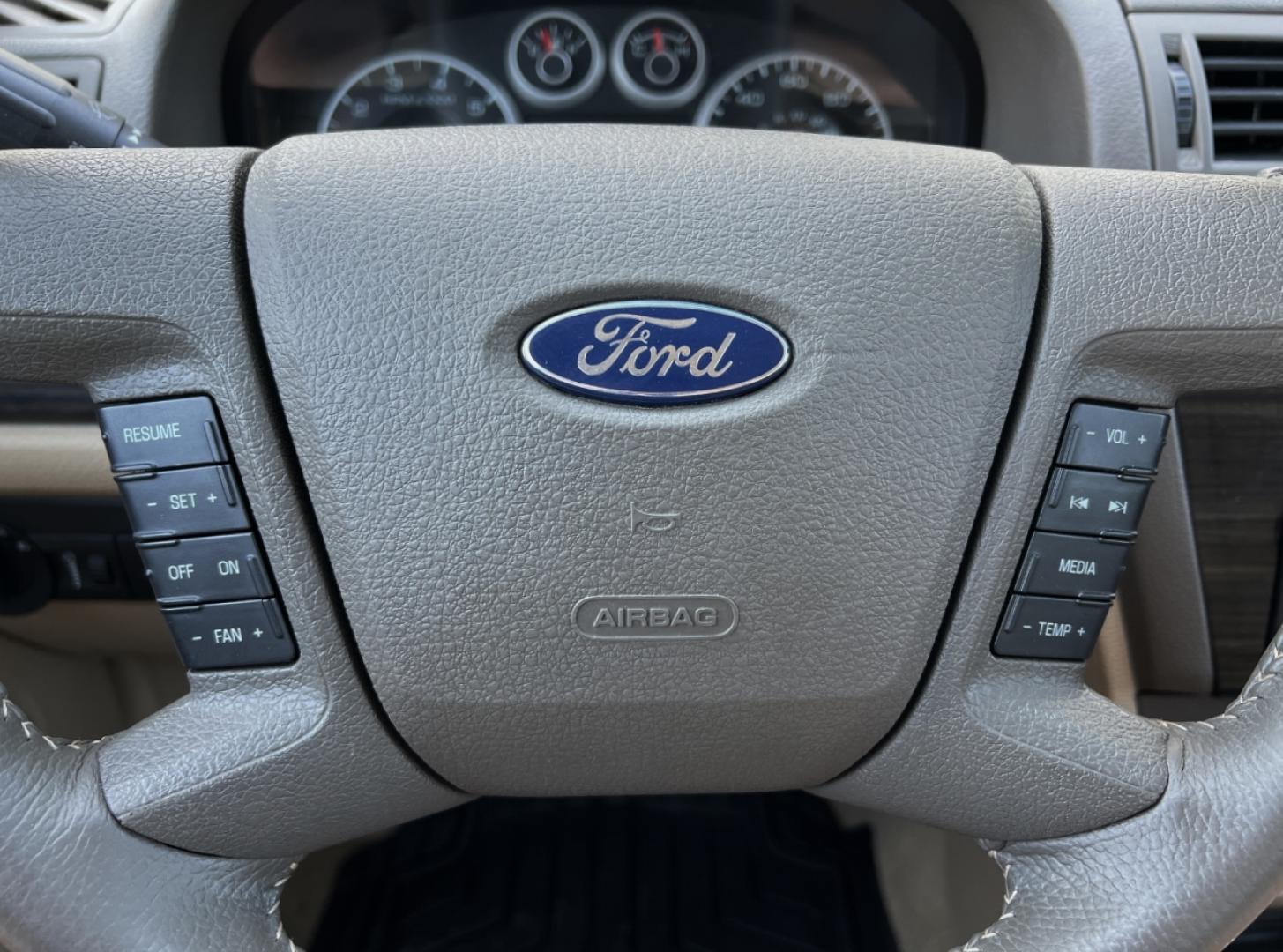 2006 GOLD /Tan Leather Ford Fusion V6 SEL (3FAHP08176R) with an 3.0L V6 engine, Automatic transmission, located at 506 S. Kingshighway, Cape Girardeau, MO, 63703, (573) 235-5000, 37.294991, -89.553635 - 2006 Ford Fusion SEL 128xxx miles Front Wheel Drive 3.0L V6 Automatic Leather Power Driver Seat Heated Seats Sunroof Cruise Power Windows/Locks/Mirrors We have financing available and we accept trades! Fill out a credit application on our website or come by today! If you have any questio - Photo#20