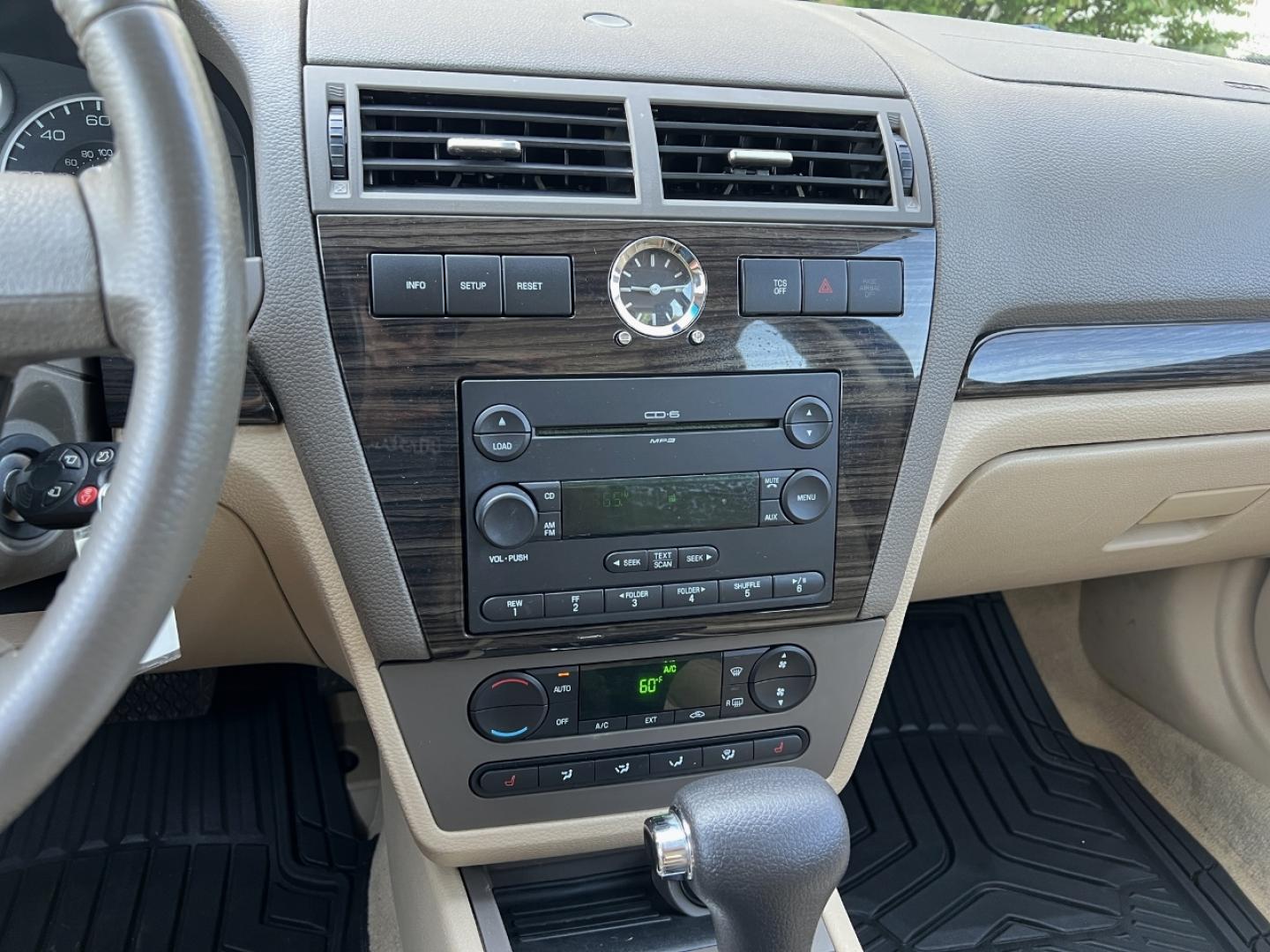 2006 GOLD /Tan Leather Ford Fusion V6 SEL (3FAHP08176R) with an 3.0L V6 engine, Automatic transmission, located at 506 S. Kingshighway, Cape Girardeau, MO, 63703, (573) 235-5000, 37.294991, -89.553635 - 2006 Ford Fusion SEL 128xxx miles Front Wheel Drive 3.0L V6 Automatic Leather Power Driver Seat Heated Seats Sunroof Cruise Power Windows/Locks/Mirrors We have financing available and we accept trades! Fill out a credit application on our website or come by today! If you have any questio - Photo#22