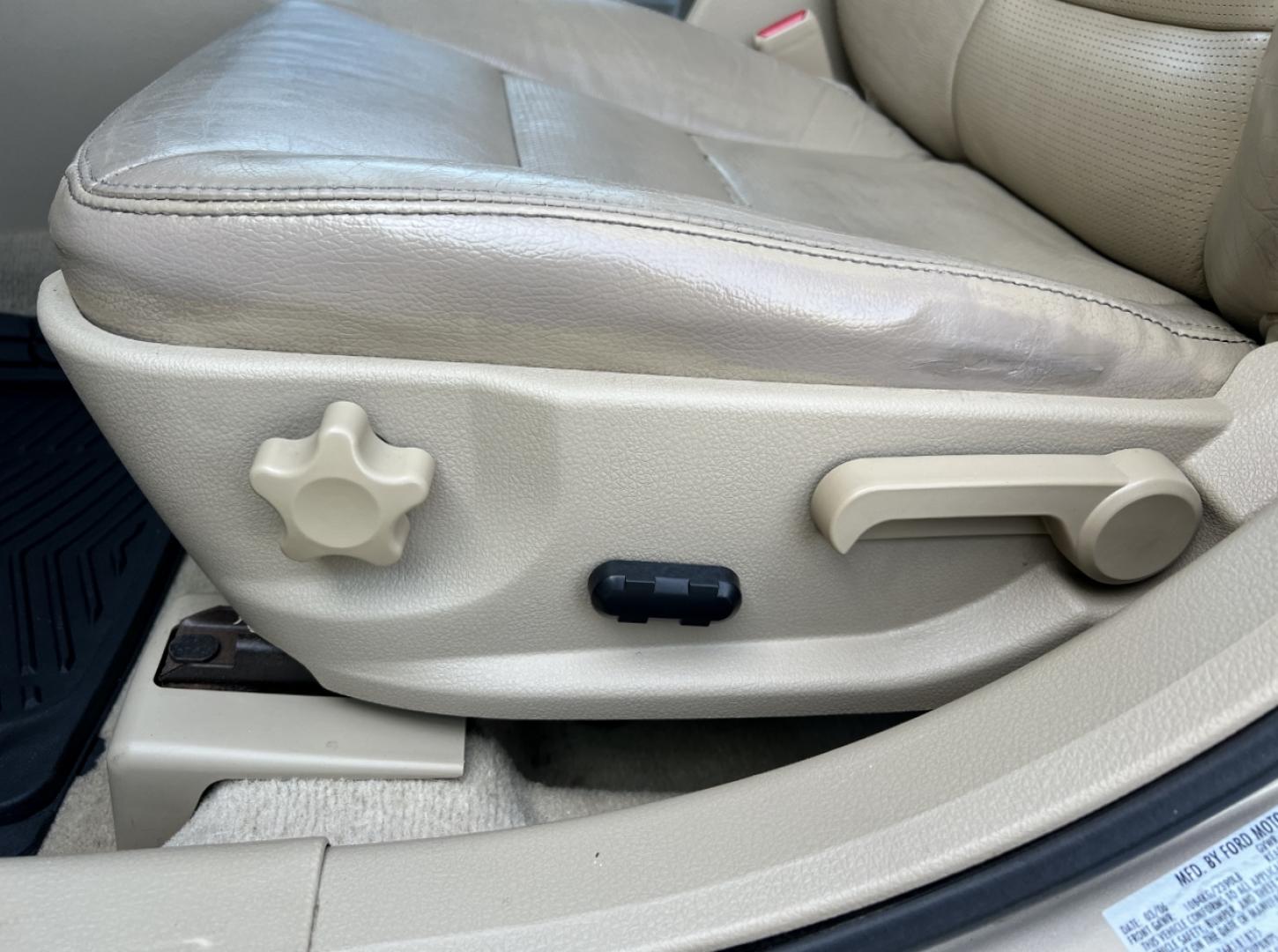 2006 GOLD /Tan Leather Ford Fusion V6 SEL (3FAHP08176R) with an 3.0L V6 engine, Automatic transmission, located at 506 S. Kingshighway, Cape Girardeau, MO, 63703, (573) 235-5000, 37.294991, -89.553635 - 2006 Ford Fusion SEL 128xxx miles Front Wheel Drive 3.0L V6 Automatic Leather Power Driver Seat Heated Seats Sunroof Cruise Power Windows/Locks/Mirrors We have financing available and we accept trades! Fill out a credit application on our website or come by today! If you have any questio - Photo#4