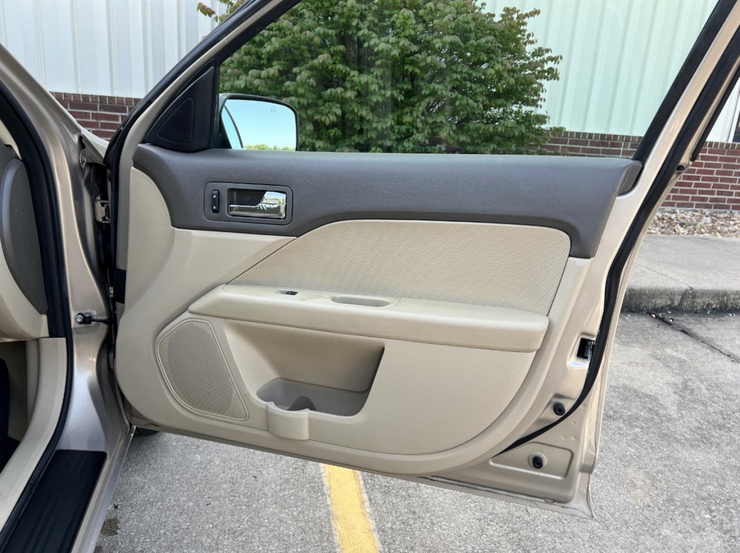 2006 GOLD /Tan Leather Ford Fusion V6 SEL (3FAHP08176R) with an 3.0L V6 engine, Automatic transmission, located at 506 S. Kingshighway, Cape Girardeau, MO, 63703, (573) 235-5000, 37.294991, -89.553635 - 2006 Ford Fusion SEL 128xxx miles Front Wheel Drive 3.0L V6 Automatic Leather Power Driver Seat Heated Seats Sunroof Cruise Power Windows/Locks/Mirrors We have financing available and we accept trades! Fill out a credit application on our website or come by today! If you have any questio - Photo#14