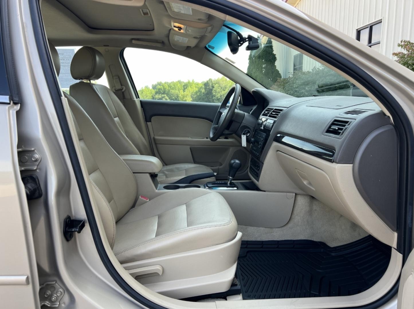 2006 GOLD /Tan Leather Ford Fusion V6 SEL (3FAHP08176R) with an 3.0L V6 engine, Automatic transmission, located at 506 S. Kingshighway, Cape Girardeau, MO, 63703, (573) 235-5000, 37.294991, -89.553635 - 2006 Ford Fusion SEL 128xxx miles Front Wheel Drive 3.0L V6 Automatic Leather Power Driver Seat Heated Seats Sunroof Cruise Power Windows/Locks/Mirrors We have financing available and we accept trades! Fill out a credit application on our website or come by today! If you have any questio - Photo#15