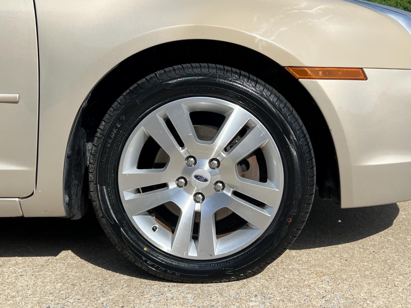 2006 GOLD /Tan Leather Ford Fusion V6 SEL (3FAHP08176R) with an 3.0L V6 engine, Automatic transmission, located at 506 S. Kingshighway, Cape Girardeau, MO, 63703, (573) 235-5000, 37.294991, -89.553635 - 2006 Ford Fusion SEL 128xxx miles Front Wheel Drive 3.0L V6 Automatic Leather Power Driver Seat Heated Seats Sunroof Cruise Power Windows/Locks/Mirrors We have financing available and we accept trades! Fill out a credit application on our website or come by today! If you have any questio - Photo#32