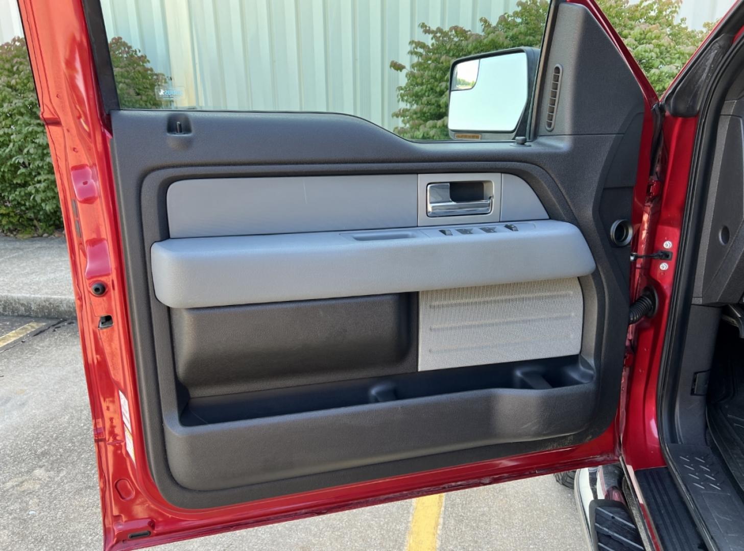 2011 MAROON /Gray Cloth Ford F-150 XLT SuperCrew 5.5-ft. Bed 4WD (1FTFW1EFXBK) with an 5.0L V8 engine, Automatic transmission, located at 506 S. Kingshighway, Cape Girardeau, MO, 63703, (573) 235-5000, 37.294991, -89.553635 - 2011 Ford F-150 XLT Only 90xxx miles 4x4 5.0L V8 Automatic New Tires Backup Camera Power Driver Seat Bluetooth Cruise Power Windows/Locks/Mirrors We have financing available and we accept trades! Fill out a credit application on our website or come by today! If you have any questions, gi - Photo#12