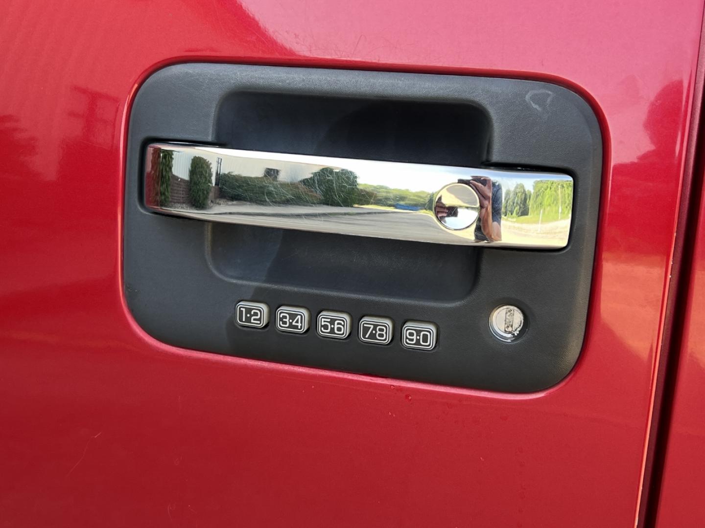 2011 MAROON /Gray Cloth Ford F-150 XLT SuperCrew 5.5-ft. Bed 4WD (1FTFW1EFXBK) with an 5.0L V8 engine, Automatic transmission, located at 506 S. Kingshighway, Cape Girardeau, MO, 63703, (573) 235-5000, 37.294991, -89.553635 - 2011 Ford F-150 XLT Only 90xxx miles 4x4 5.0L V8 Automatic New Tires Backup Camera Power Driver Seat Bluetooth Cruise Power Windows/Locks/Mirrors We have financing available and we accept trades! Fill out a credit application on our website or come by today! If you have any questions, gi - Photo#32