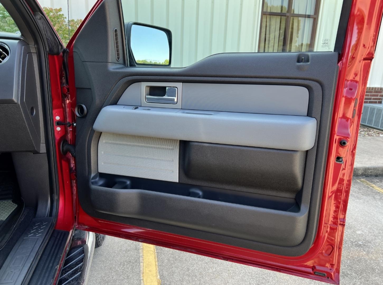2011 MAROON /Gray Cloth Ford F-150 XLT SuperCrew 5.5-ft. Bed 4WD (1FTFW1EFXBK) with an 5.0L V8 engine, Automatic transmission, located at 506 S. Kingshighway, Cape Girardeau, MO, 63703, (573) 235-5000, 37.294991, -89.553635 - 2011 Ford F-150 XLT Only 90xxx miles 4x4 5.0L V8 Automatic New Tires Backup Camera Power Driver Seat Bluetooth Cruise Power Windows/Locks/Mirrors We have financing available and we accept trades! Fill out a credit application on our website or come by today! If you have any questions, gi - Photo#14