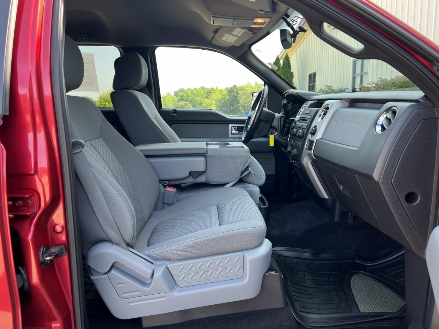2011 MAROON /Gray Cloth Ford F-150 XLT SuperCrew 5.5-ft. Bed 4WD (1FTFW1EFXBK) with an 5.0L V8 engine, Automatic transmission, located at 506 S. Kingshighway, Cape Girardeau, MO, 63703, (573) 235-5000, 37.294991, -89.553635 - 2011 Ford F-150 XLT Only 90xxx miles 4x4 5.0L V8 Automatic New Tires Backup Camera Power Driver Seat Bluetooth Cruise Power Windows/Locks/Mirrors We have financing available and we accept trades! Fill out a credit application on our website or come by today! If you have any questions, gi - Photo#15