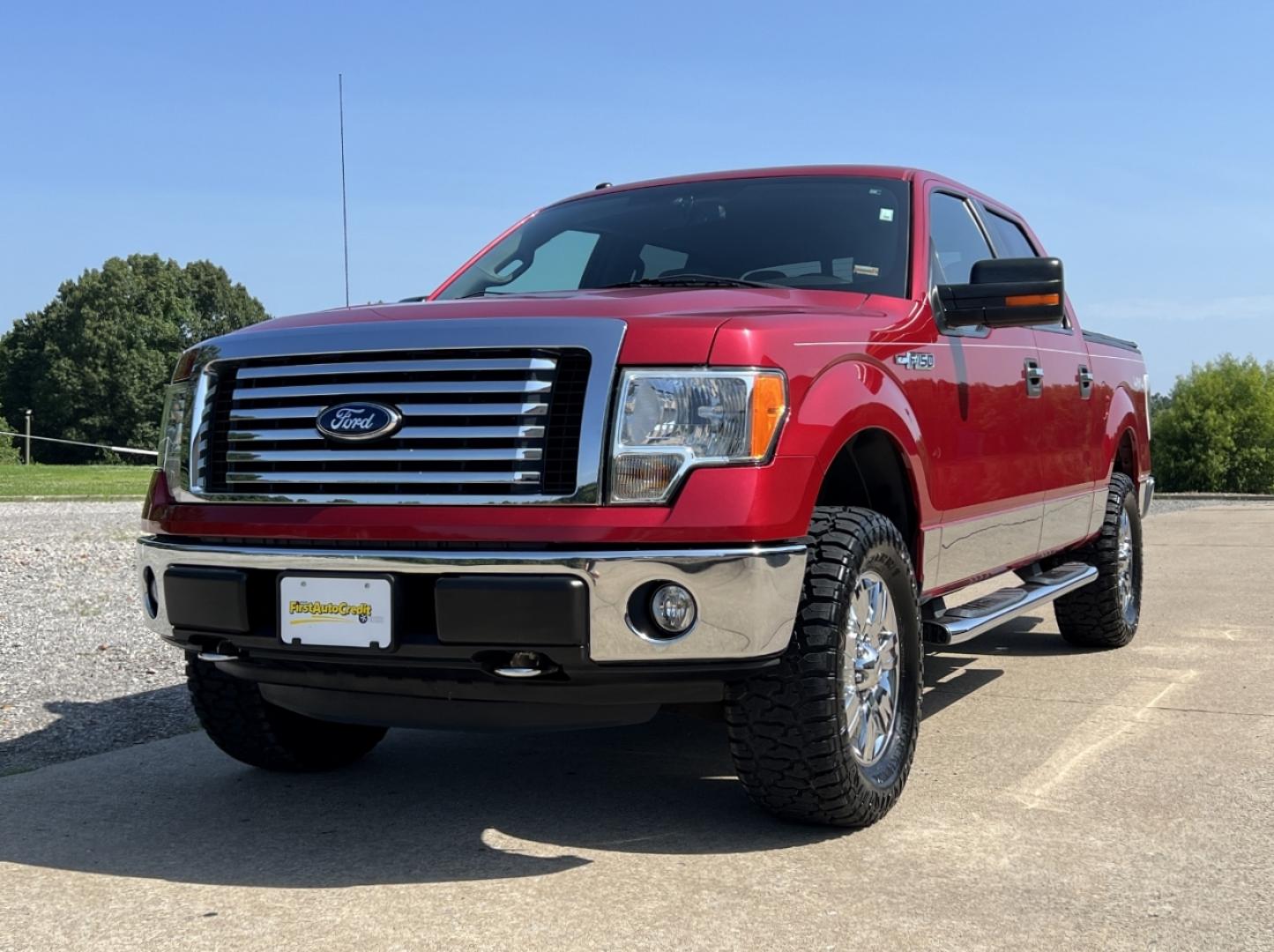 2011 MAROON /Gray Cloth Ford F-150 XLT SuperCrew 5.5-ft. Bed 4WD (1FTFW1EFXBK) with an 5.0L V8 engine, Automatic transmission, located at 506 S. Kingshighway, Cape Girardeau, MO, 63703, (573) 235-5000, 37.294991, -89.553635 - 2011 Ford F-150 XLT Only 90xxx miles 4x4 5.0L V8 Automatic New Tires Backup Camera Power Driver Seat Bluetooth Cruise Power Windows/Locks/Mirrors We have financing available and we accept trades! Fill out a credit application on our website or come by today! If you have any questions, gi - Photo#5
