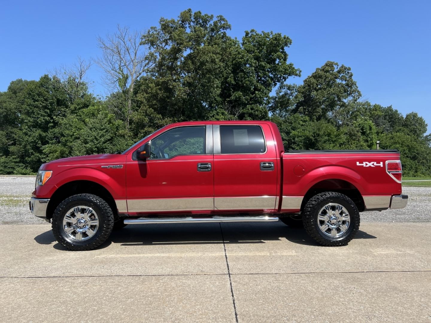 2011 MAROON /Gray Cloth Ford F-150 XLT SuperCrew 5.5-ft. Bed 4WD (1FTFW1EFXBK) with an 5.0L V8 engine, Automatic transmission, located at 506 S. Kingshighway, Cape Girardeau, MO, 63703, (573) 235-5000, 37.294991, -89.553635 - 2011 Ford F-150 XLT Only 90xxx miles 4x4 5.0L V8 Automatic New Tires Backup Camera Power Driver Seat Bluetooth Cruise Power Windows/Locks/Mirrors We have financing available and we accept trades! Fill out a credit application on our website or come by today! If you have any questions, gi - Photo#6