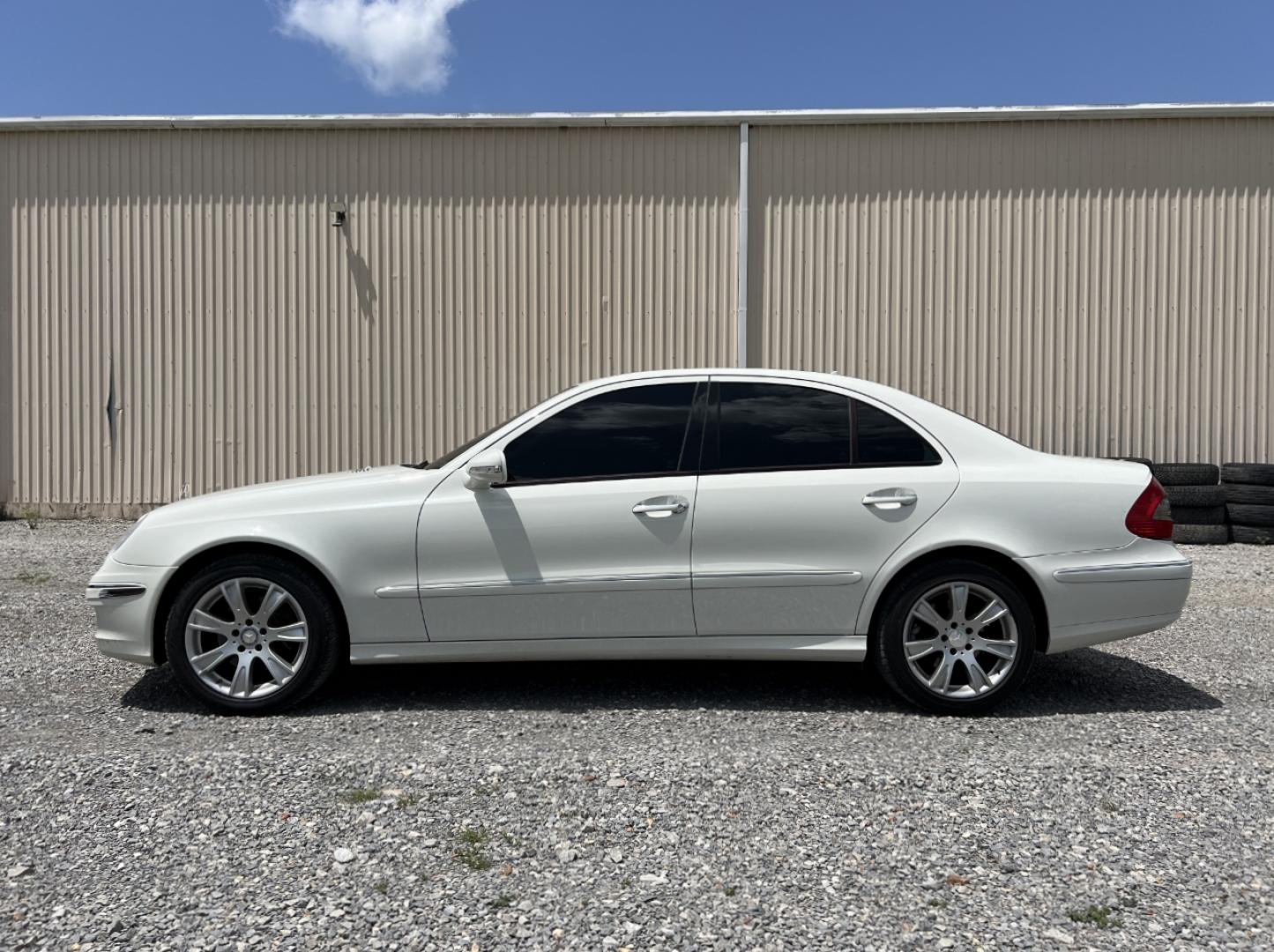 2009 WHITE /Tan Leather Mercedes-Benz E-Class E350 4MATIC Sedan (WDBUF87X69B) with an 3.5L V6 engine, Automatic transmission, located at 2990 Old Orchard Rd., Jackson, MO, 63755, 37.354214, -89.612106 - We have financing available and we accept trades! Fill out a credit application on our website or come by today! If you have any questions, give us a call at (573) 204-7777 or visit our website at firstautocredit.com. - Photo#9
