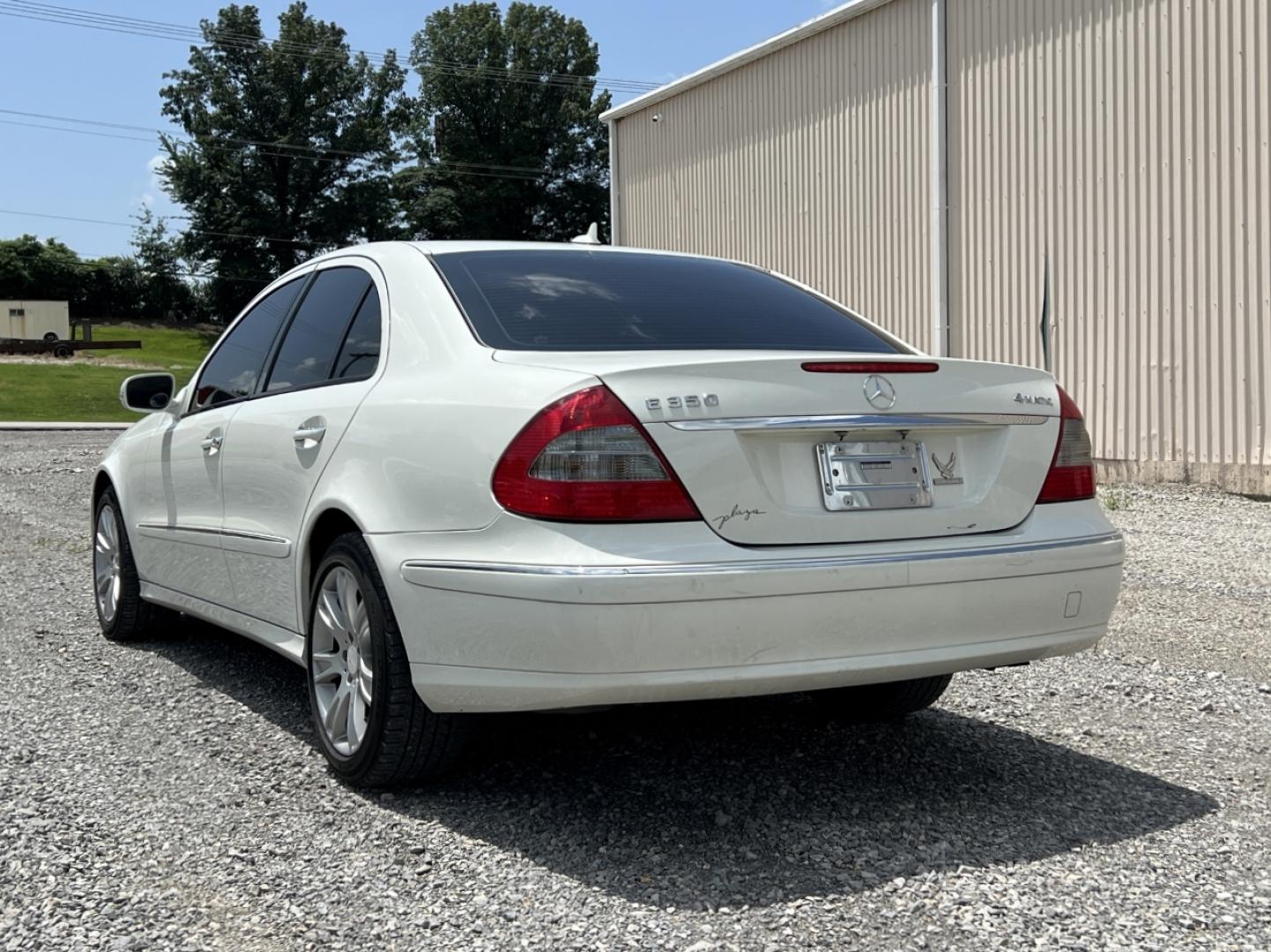 2009 WHITE /Tan Leather Mercedes-Benz E-Class E350 4MATIC Sedan (WDBUF87X69B) with an 3.5L V6 engine, Automatic transmission, located at 2990 Old Orchard Rd., Jackson, MO, 63755, 37.354214, -89.612106 - We have financing available and we accept trades! Fill out a credit application on our website or come by today! If you have any questions, give us a call at (573) 204-7777 or visit our website at firstautocredit.com. - Photo#10