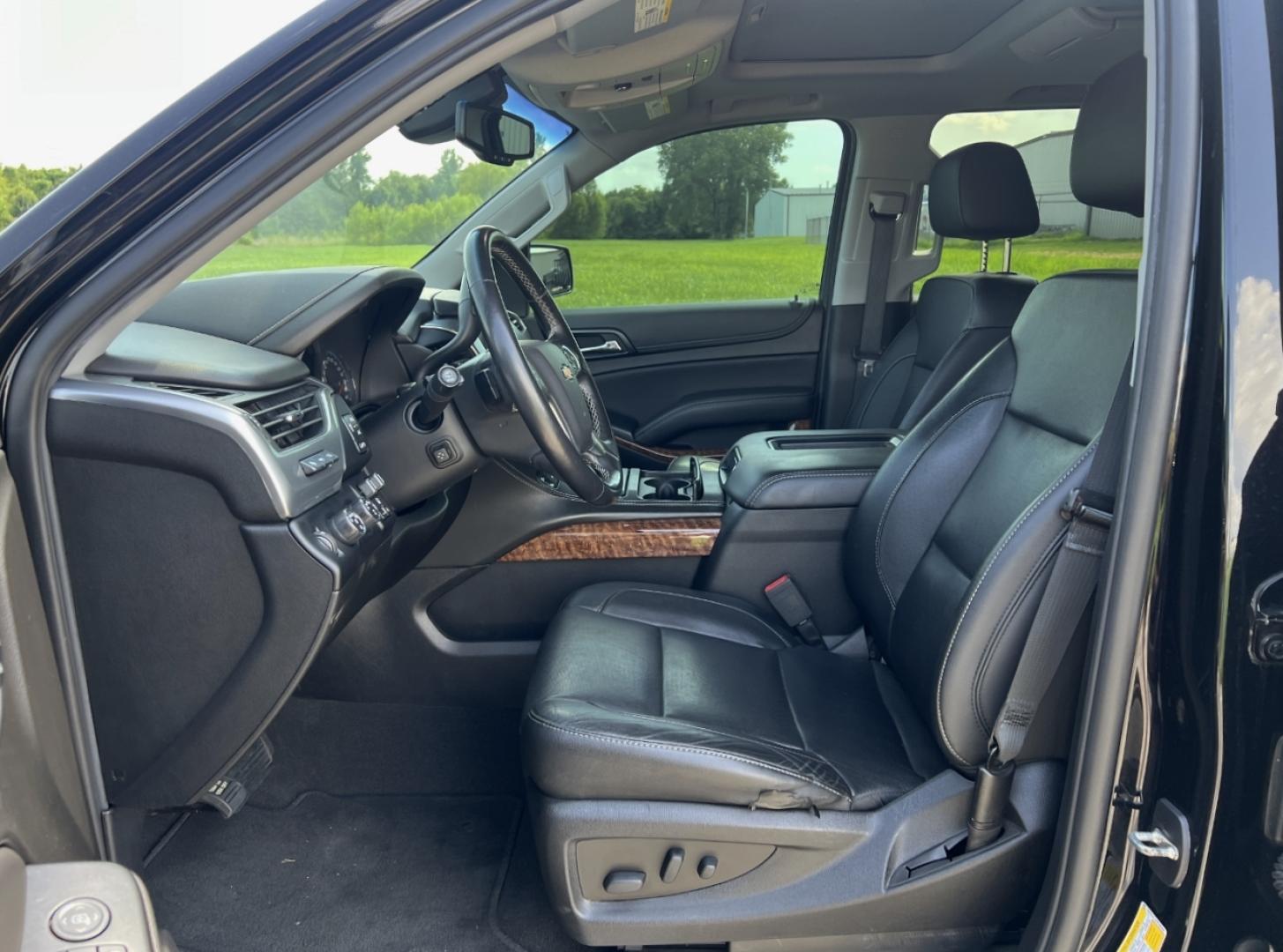 2019 BLACK /Black Leather Chevrolet Suburban Premier 4WD (1GNSKJKJ7KR) with an 6.2L V8 engine, Automatic transmission, located at 506 S. Kingshighway, Cape Girardeau, MO, 63703, (573) 235-5000, 37.294991, -89.553635 - 2019 Chevrolet Suburban 1500 Premier 92xxx miles 4 Wheel Drive 6.2L V8 Automatic Leather 3rd Row Navigation Rear Entertainment Power/Heated/Cooled Seats Heated Rear Seats Heated Steering Wheel Backup Camera Bluetooth Cruise Power Windows/Locks/Mirrors We have financing available and - Photo#18