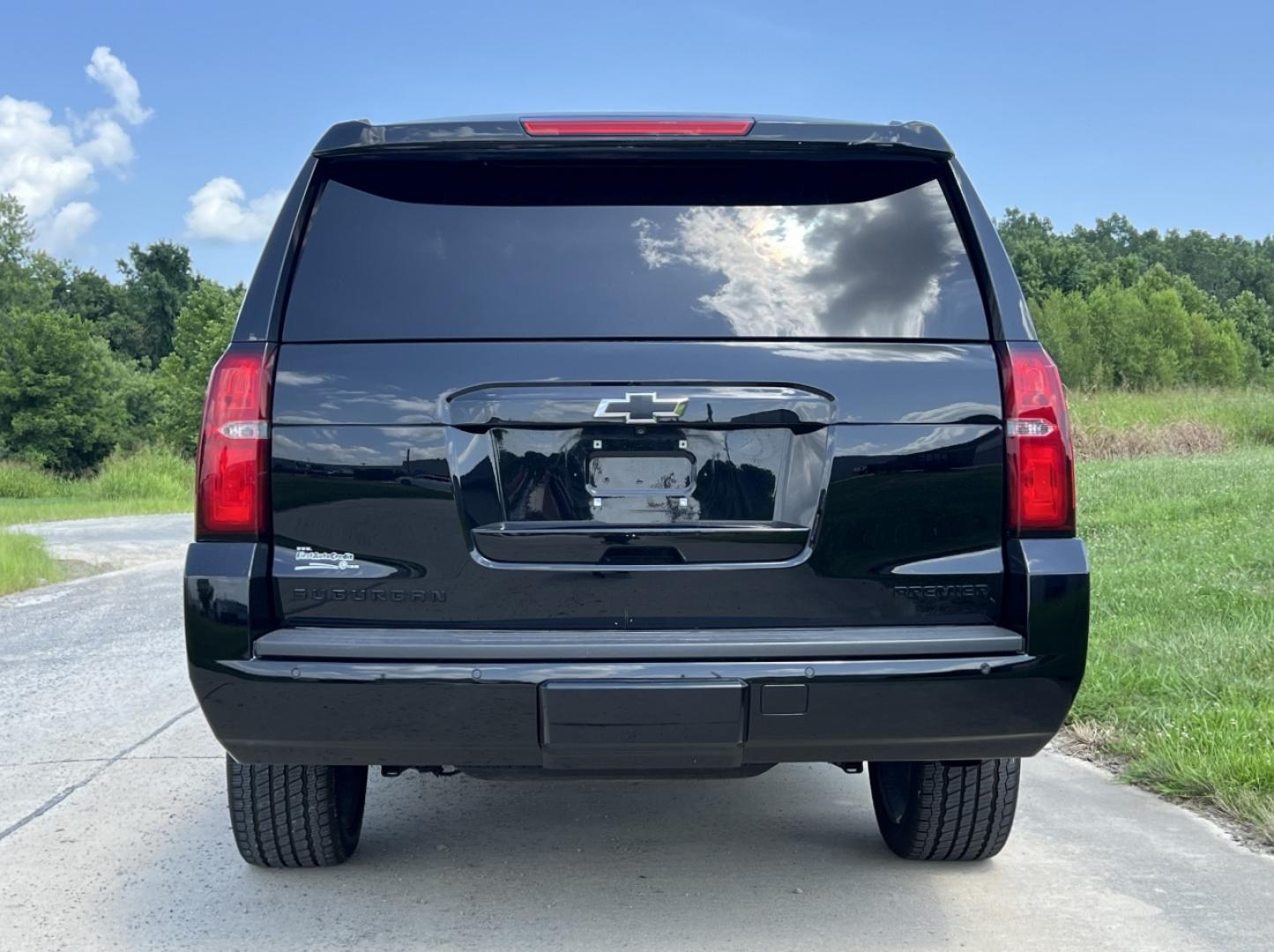 2019 BLACK /Black Leather Chevrolet Suburban Premier 4WD (1GNSKJKJ7KR) with an 6.2L V8 engine, Automatic transmission, located at 506 S. Kingshighway, Cape Girardeau, MO, 63703, (573) 235-5000, 37.294991, -89.553635 - 2019 Chevrolet Suburban 1500 Premier 92xxx miles 4 Wheel Drive 6.2L V8 Automatic Leather 3rd Row Navigation Rear Entertainment Power/Heated/Cooled Seats Heated Rear Seats Heated Steering Wheel Backup Camera Bluetooth Cruise Power Windows/Locks/Mirrors We have financing available and - Photo#15