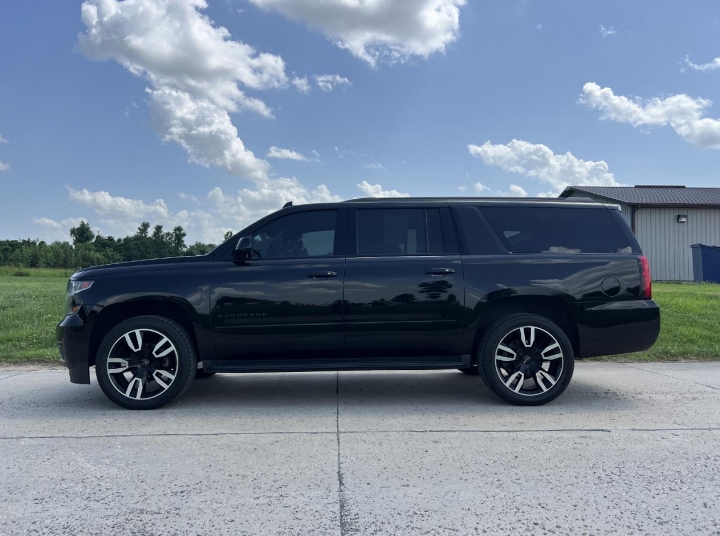 2019 BLACK /Black Leather Chevrolet Suburban Premier 4WD (1GNSKJKJ7KR) with an 6.2L V8 engine, Automatic transmission, located at 506 S. Kingshighway, Cape Girardeau, MO, 63703, (573) 235-5000, 37.294991, -89.553635 - 2019 Chevrolet Suburban 1500 Premier 92xxx miles 4 Wheel Drive 6.2L V8 Automatic Leather 3rd Row Navigation Rear Entertainment Power/Heated/Cooled Seats Heated Rear Seats Heated Steering Wheel Backup Camera Bluetooth Cruise Power Windows/Locks/Mirrors We have financing available and - Photo#11