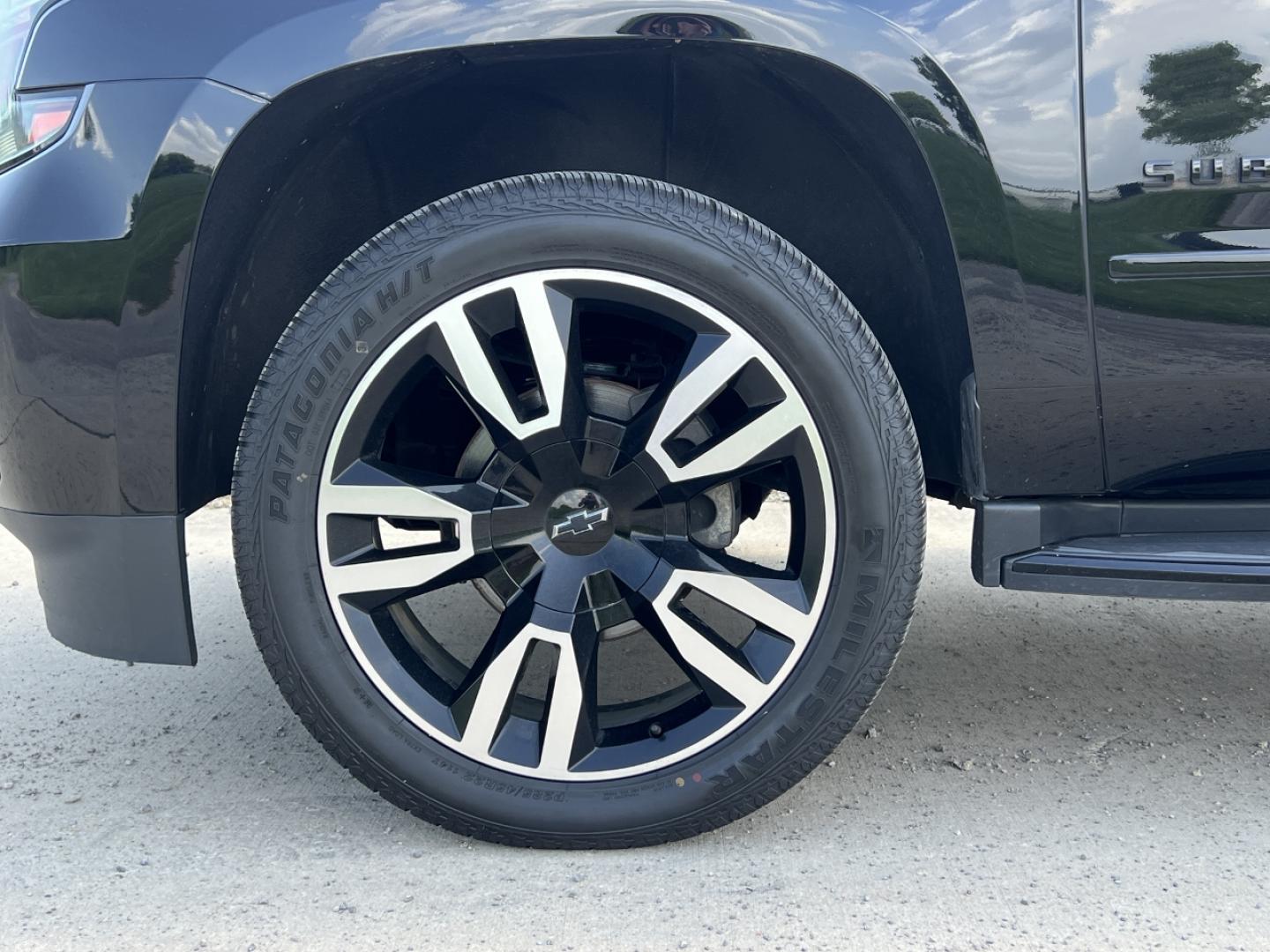 2019 BLACK /Black Leather Chevrolet Suburban Premier 4WD (1GNSKJKJ7KR) with an 6.2L V8 engine, Automatic transmission, located at 506 S. Kingshighway, Cape Girardeau, MO, 63703, (573) 235-5000, 37.294991, -89.553635 - 2019 Chevrolet Suburban 1500 Premier 92xxx miles 4 Wheel Drive 6.2L V8 Automatic Leather 3rd Row Navigation Rear Entertainment Power/Heated/Cooled Seats Heated Rear Seats Heated Steering Wheel Backup Camera Bluetooth Cruise Power Windows/Locks/Mirrors We have financing available and - Photo#45