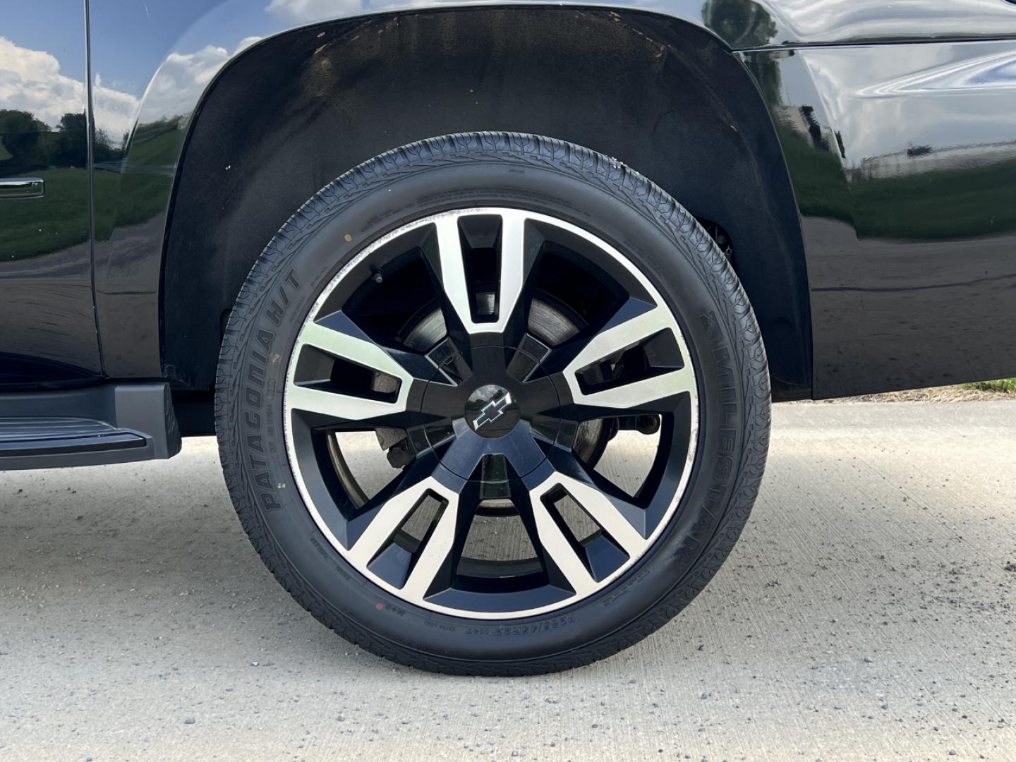 2019 BLACK /Black Leather Chevrolet Suburban Premier 4WD (1GNSKJKJ7KR) with an 6.2L V8 engine, Automatic transmission, located at 506 S. Kingshighway, Cape Girardeau, MO, 63703, (573) 235-5000, 37.294991, -89.553635 - 2019 Chevrolet Suburban 1500 Premier 92xxx miles 4 Wheel Drive 6.2L V8 Automatic Leather 3rd Row Navigation Rear Entertainment Power/Heated/Cooled Seats Heated Rear Seats Heated Steering Wheel Backup Camera Bluetooth Cruise Power Windows/Locks/Mirrors We have financing available and - Photo#46
