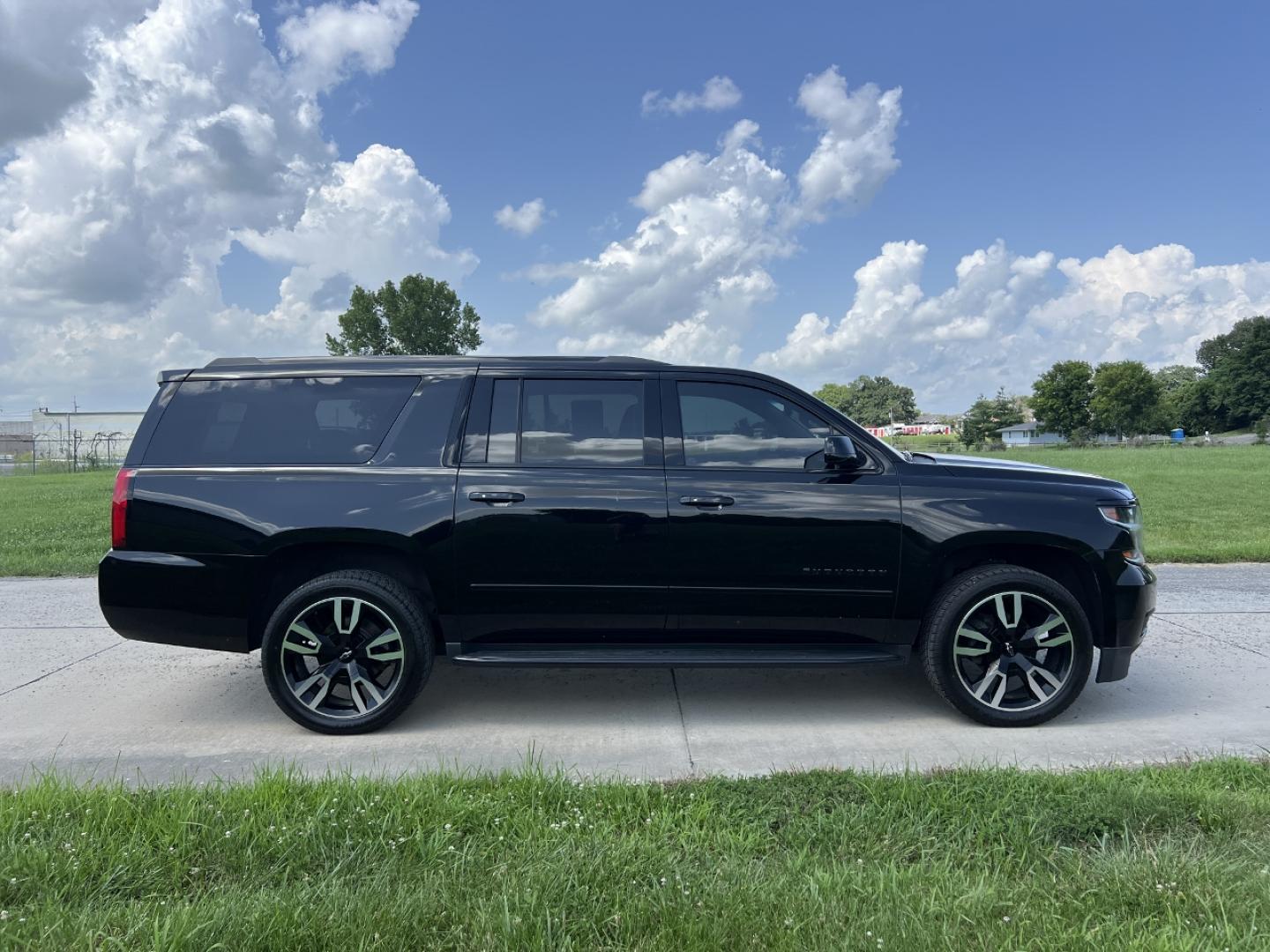 2019 BLACK /Black Leather Chevrolet Suburban Premier 4WD (1GNSKJKJ7KR) with an 6.2L V8 engine, Automatic transmission, located at 506 S. Kingshighway, Cape Girardeau, MO, 63703, (573) 235-5000, 37.294991, -89.553635 - 2019 Chevrolet Suburban 1500 Premier 92xxx miles 4 Wheel Drive 6.2L V8 Automatic Leather 3rd Row Navigation Rear Entertainment Power/Heated/Cooled Seats Heated Rear Seats Heated Steering Wheel Backup Camera Bluetooth Cruise Power Windows/Locks/Mirrors We have financing available and - Photo#12