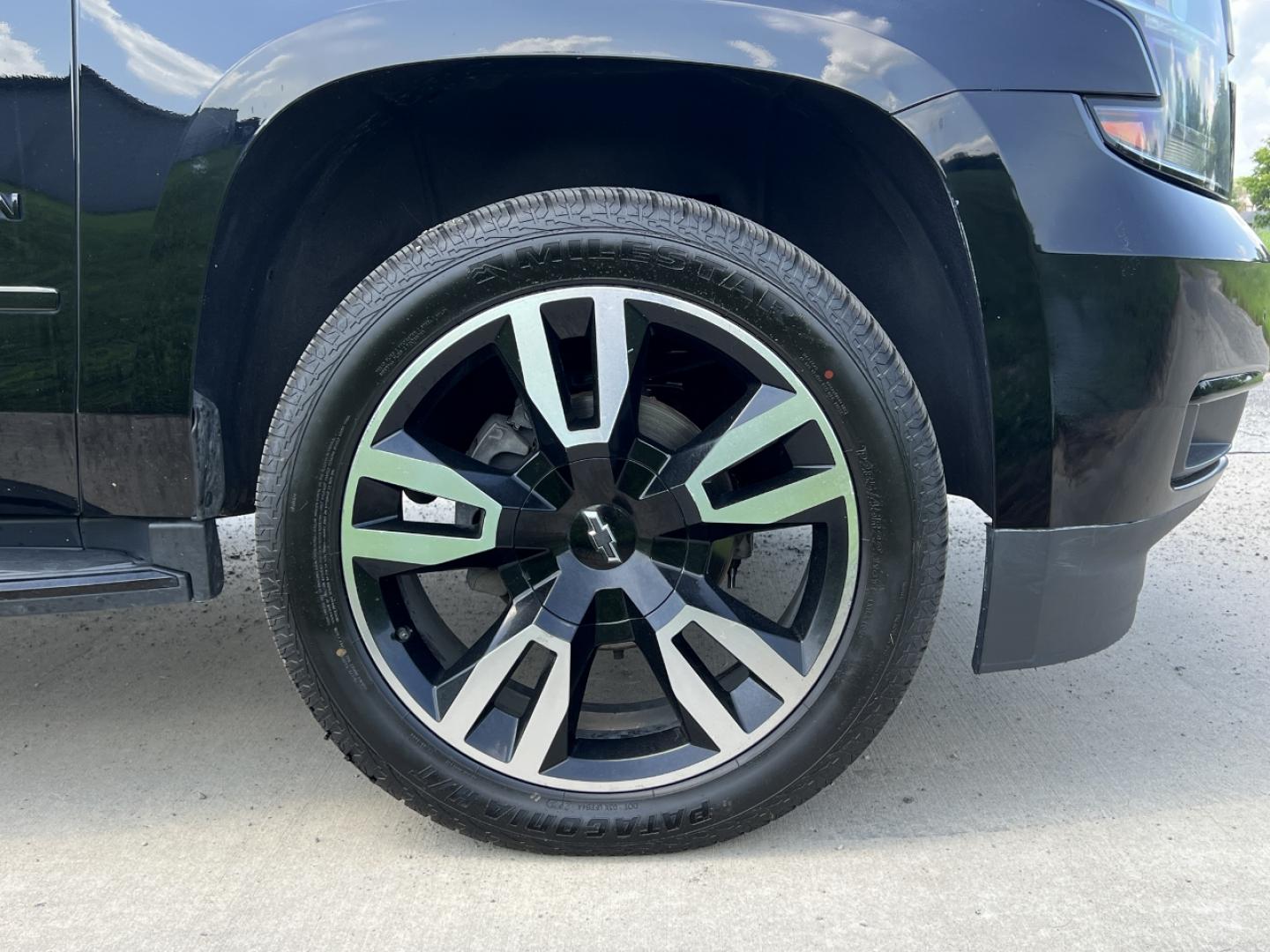 2019 BLACK /Black Leather Chevrolet Suburban Premier 4WD (1GNSKJKJ7KR) with an 6.2L V8 engine, Automatic transmission, located at 506 S. Kingshighway, Cape Girardeau, MO, 63703, (573) 235-5000, 37.294991, -89.553635 - 2019 Chevrolet Suburban 1500 Premier 92xxx miles 4 Wheel Drive 6.2L V8 Automatic Leather 3rd Row Navigation Rear Entertainment Power/Heated/Cooled Seats Heated Rear Seats Heated Steering Wheel Backup Camera Bluetooth Cruise Power Windows/Locks/Mirrors We have financing available and - Photo#48