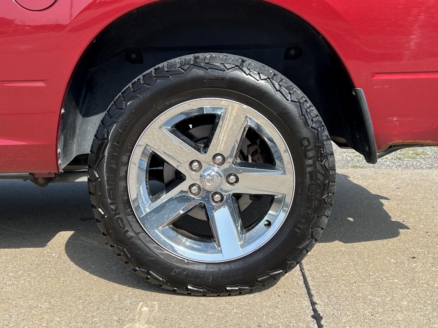 2015 MAROON /Gray Cloth RAM 1500 Express Crew Cab 4WD (1C6RR7KT6FS) with an 5.7L V8 HEMI engine, Automatic transmission, located at 506 S. Kingshighway, Cape Girardeau, MO, 63703, (573) 235-5000, 37.294991, -89.553635 - 2015 Ram 1500 Express 242xxx miles 4x4 5.7L V8 HEMI Automatic Backup Camera Bluetooth Cruise Power Windows/Locks/Mirrors We have financing available and we accept trades! Fill out a credit application on our website or come by today! If you have any questions, give us a call at (573) 235-5 - Photo#33