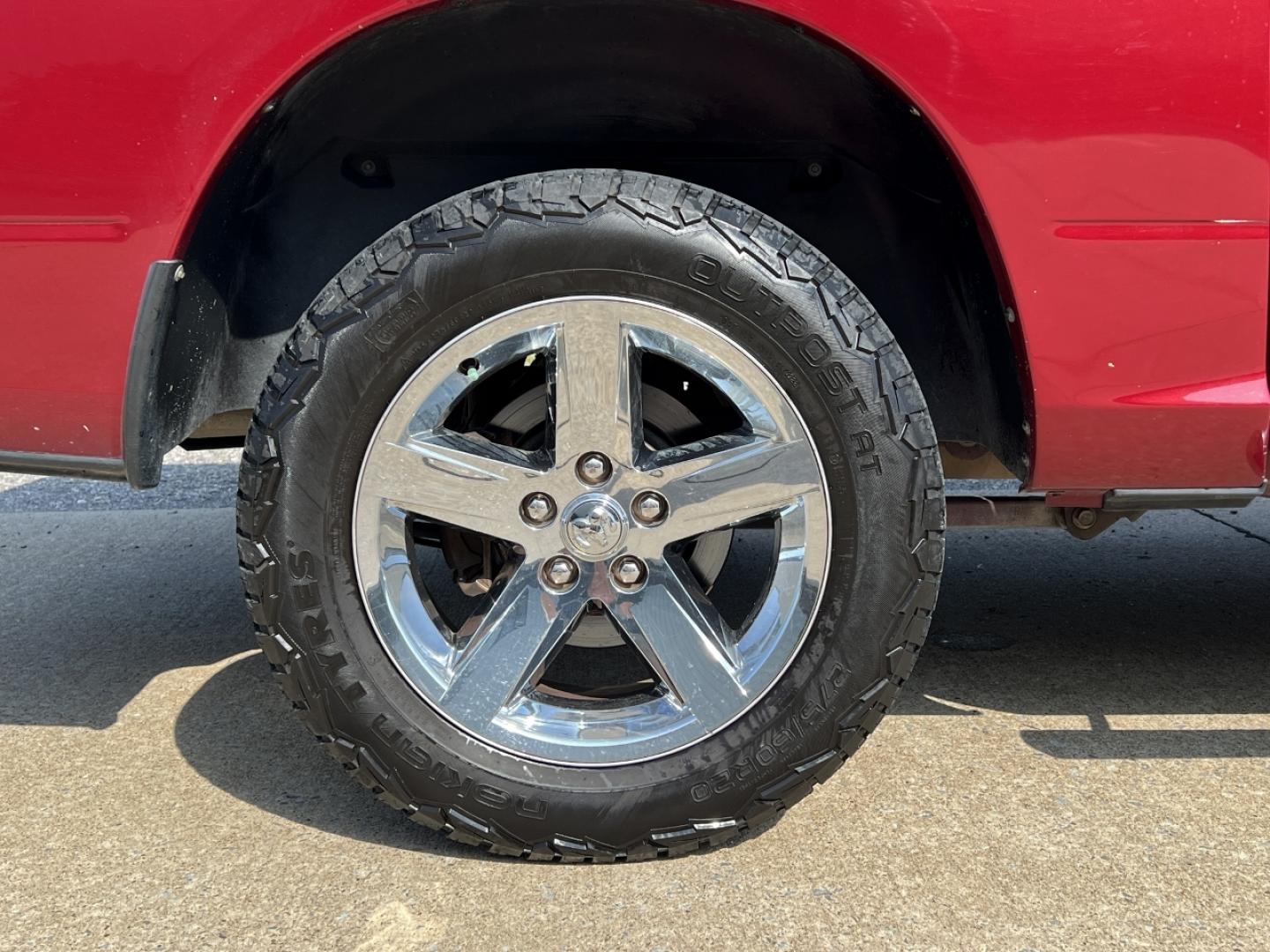 2015 MAROON /Gray Cloth RAM 1500 Express Crew Cab 4WD (1C6RR7KT6FS) with an 5.7L V8 HEMI engine, Automatic transmission, located at 506 S. Kingshighway, Cape Girardeau, MO, 63703, (573) 235-5000, 37.294991, -89.553635 - 2015 Ram 1500 Express 242xxx miles 4x4 5.7L V8 HEMI Automatic Backup Camera Bluetooth Cruise Power Windows/Locks/Mirrors We have financing available and we accept trades! Fill out a credit application on our website or come by today! If you have any questions, give us a call at (573) 235-5 - Photo#34