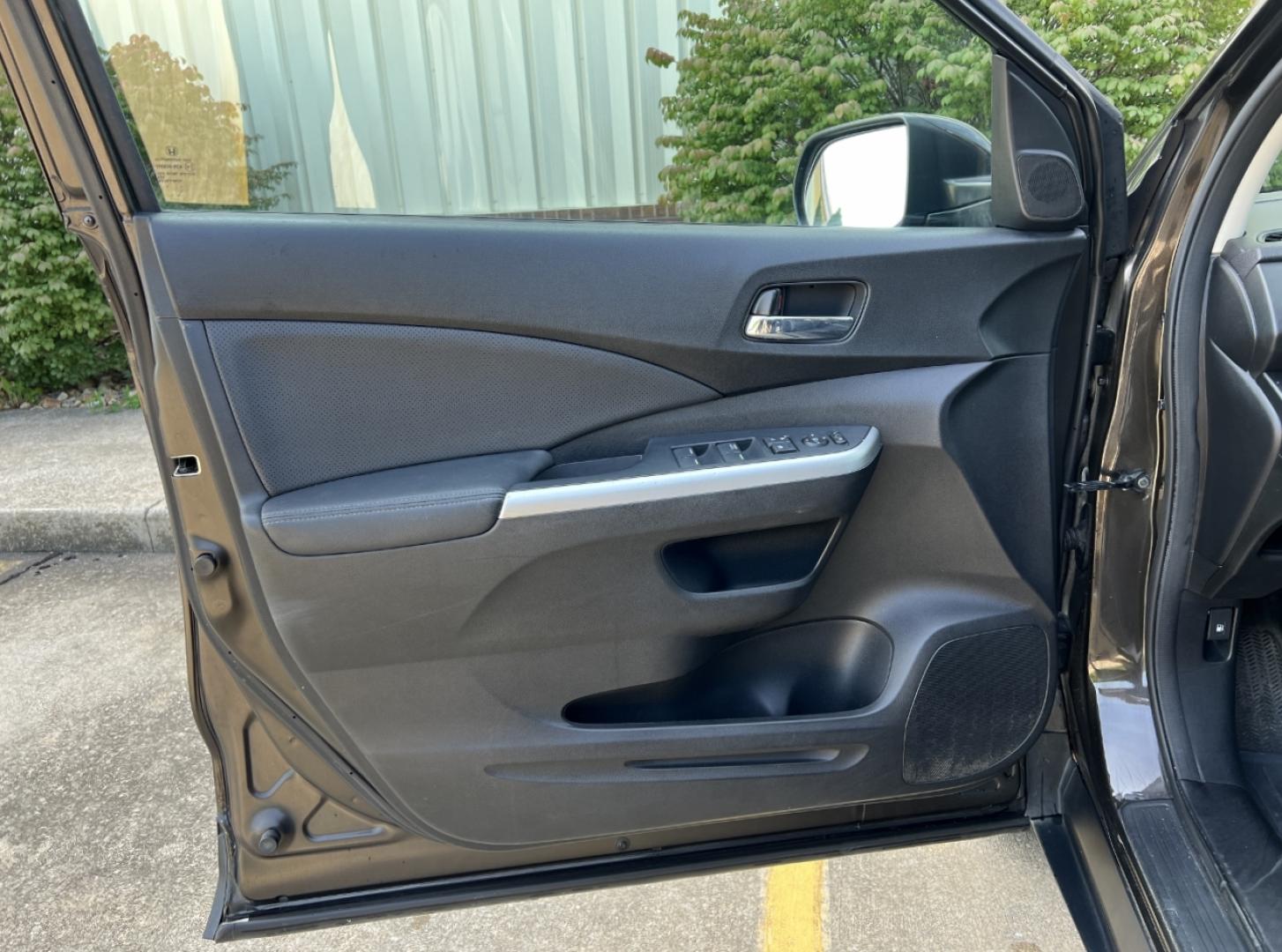 2015 BROWN /Black Leather Honda CR-V EX-L 4WD (2HKRM4H78FH) with an 2.4L 4 Cyl. engine, Continuously Variable Transmission transmission, located at 506 S. Kingshighway, Cape Girardeau, MO, 63703, (573) 235-5000, 37.294991, -89.553635 - 2015 Honda CR-V EX-L 135xxx miles All Wheel Drive 2.4L 4 Cyl. Automatic Leather Backup Camera Power Driver Seat Heated Seats Sunroof Bluetooth Cruise Power Windows/Locks/Mirrors We have financing available and we accept trades! Fill out a credit application on our website or come by tod - Photo#13