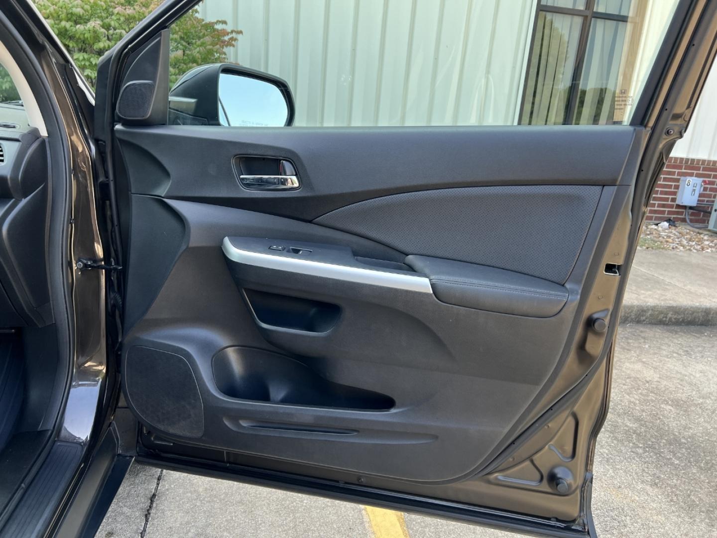 2015 BROWN /Black Leather Honda CR-V EX-L 4WD (2HKRM4H78FH) with an 2.4L 4 Cyl. engine, Continuously Variable Transmission transmission, located at 506 S. Kingshighway, Cape Girardeau, MO, 63703, (573) 235-5000, 37.294991, -89.553635 - 2015 Honda CR-V EX-L 135xxx miles All Wheel Drive 2.4L 4 Cyl. Automatic Leather Backup Camera Power Driver Seat Heated Seats Sunroof Bluetooth Cruise Power Windows/Locks/Mirrors We have financing available and we accept trades! Fill out a credit application on our website or come by tod - Photo#15
