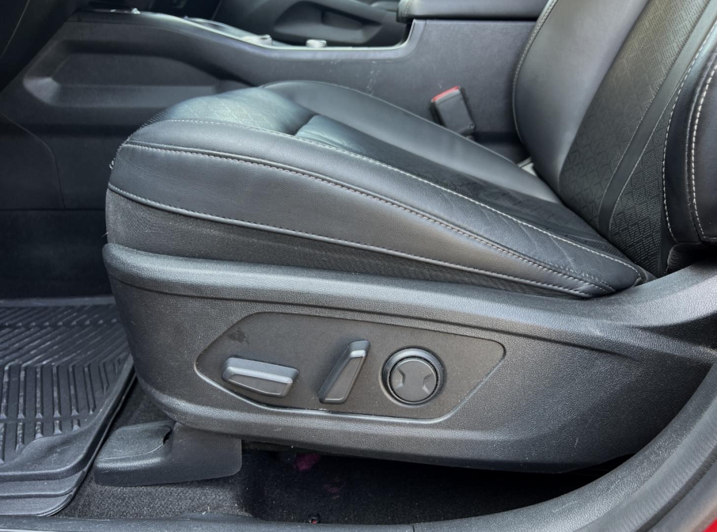 2021 RED /Black Leather Kia Sorento Hybrid S (KNDRG4LG5M5) with an 1.6L 4 Cyl. HYBRID engine, Automatic transmission, located at 506 S. Kingshighway, Cape Girardeau, MO, 63703, (573) 235-5000, 37.294991, -89.553635 - 2021 Kia Sorento Hybrid S 1-Owner 104xxx miles Front Wheel Drive 1.6L 4 Cyl. Hybrid Automatic Leather 3rd Row Backup Camera Power Driver Seat Heated Seats Bluetooth Remote Start Cruise Power Windows/Locks/Mirrors We have financing available and we accept trades! Fill out a credit appl - Photo#4
