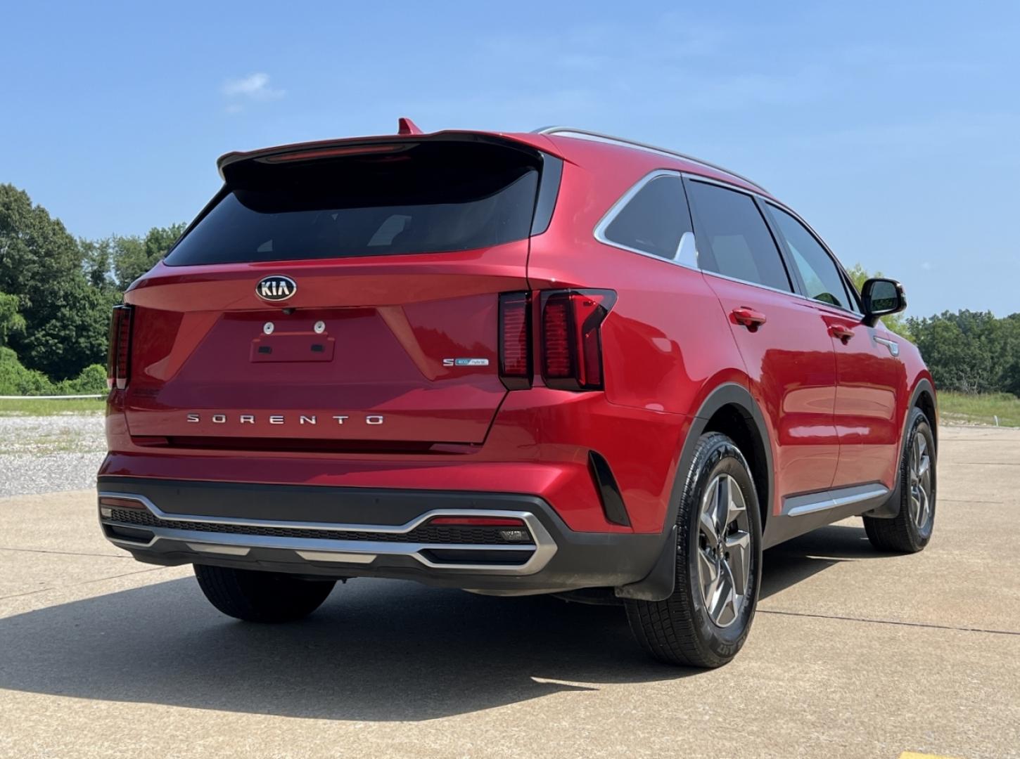 2021 RED /Black Leather Kia Sorento Hybrid S (KNDRG4LG5M5) with an 1.6L 4 Cyl. HYBRID engine, Automatic transmission, located at 506 S. Kingshighway, Cape Girardeau, MO, 63703, (573) 235-5000, 37.294991, -89.553635 - 2021 Kia Sorento Hybrid S 1-Owner 104xxx miles Front Wheel Drive 1.6L 4 Cyl. Hybrid Automatic Leather 3rd Row Backup Camera Power Driver Seat Heated Seats Bluetooth Remote Start Cruise Power Windows/Locks/Mirrors We have financing available and we accept trades! Fill out a credit appl - Photo#9