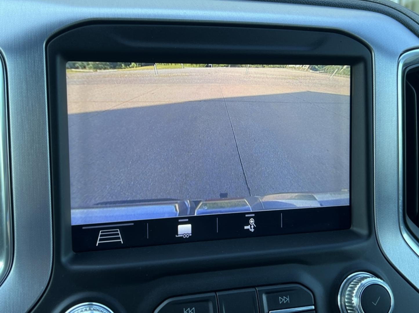 2019 SILVER /Black Leather GMC Sierra 1500 SLT Crew Cab 4WD (1GTU9DED1KZ) with an 5.3L V8 engine, Automatic transmission, located at 506 S. Kingshighway, Cape Girardeau, MO, 63703, (573) 235-5000, 37.294991, -89.553635 - 2019 GMC Sierra 1500 SLT 147xxx miles 4x4 5.3L V8 Automatic Leather Power/Heated/Cooled Seats Heated Rear Seats Heated Steering Wheel Backup Camera Sunroof Bluetooth Remote Start Cruise Power Windows/Locks/Mirrors We have financing available and we accept trades! Fill out a credit app - Photo#3