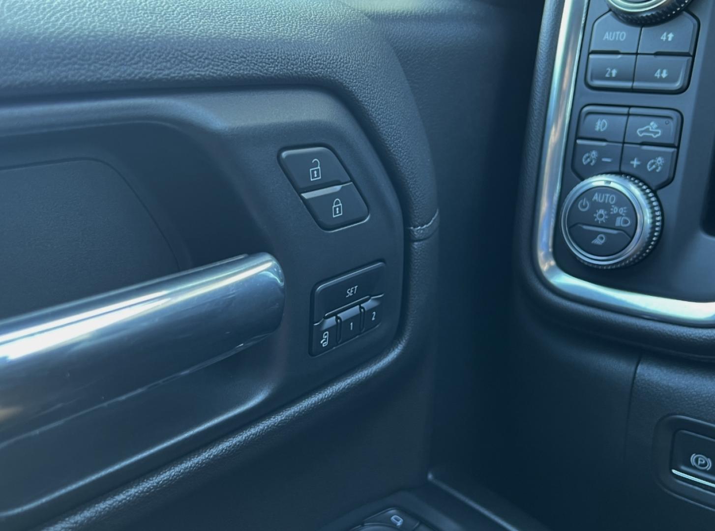 2019 SILVER /Black Leather GMC Sierra 1500 SLT Crew Cab 4WD (1GTU9DED1KZ) with an 5.3L V8 engine, Automatic transmission, located at 506 S. Kingshighway, Cape Girardeau, MO, 63703, (573) 235-5000, 37.294991, -89.553635 - 2019 GMC Sierra 1500 SLT 147xxx miles 4x4 5.3L V8 Automatic Leather Power/Heated/Cooled Seats Heated Rear Seats Heated Steering Wheel Backup Camera Sunroof Bluetooth Remote Start Cruise Power Windows/Locks/Mirrors We have financing available and we accept trades! Fill out a credit app - Photo#31