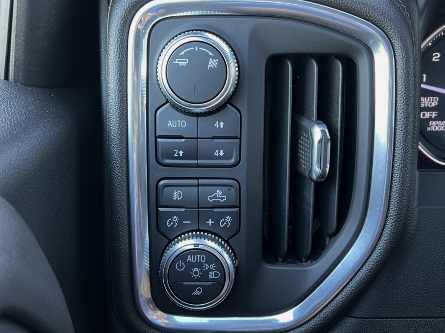 2019 SILVER /Black Leather GMC Sierra 1500 SLT Crew Cab 4WD (1GTU9DED1KZ) with an 5.3L V8 engine, Automatic transmission, located at 506 S. Kingshighway, Cape Girardeau, MO, 63703, (573) 235-5000, 37.294991, -89.553635 - 2019 GMC Sierra 1500 SLT 147xxx miles 4x4 5.3L V8 Automatic Leather Power/Heated/Cooled Seats Heated Rear Seats Heated Steering Wheel Backup Camera Sunroof Bluetooth Remote Start Cruise Power Windows/Locks/Mirrors We have financing available and we accept trades! Fill out a credit app - Photo#2